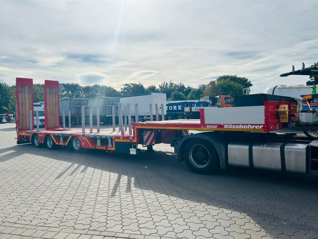 Kässbohrer KSLA RJ Mega Jumbo Tieflader mit Radmulden tele - Poluprikolica s niskim utovarivačem: slika Kässbohrer KSLA RJ Mega Jumbo Tieflader mit Radmulden tele - Poluprikolica s niskim utovarivačem Kässbohrer KSLA RJ Mega Jumbo Tieflader mit Radmulden tele - Poluprikolica s niskim utovarivačem: slika Kässbohrer KSLA RJ Mega Jumbo Tieflader mit Radmulden tele - Poluprikolica s niskim utovarivačem