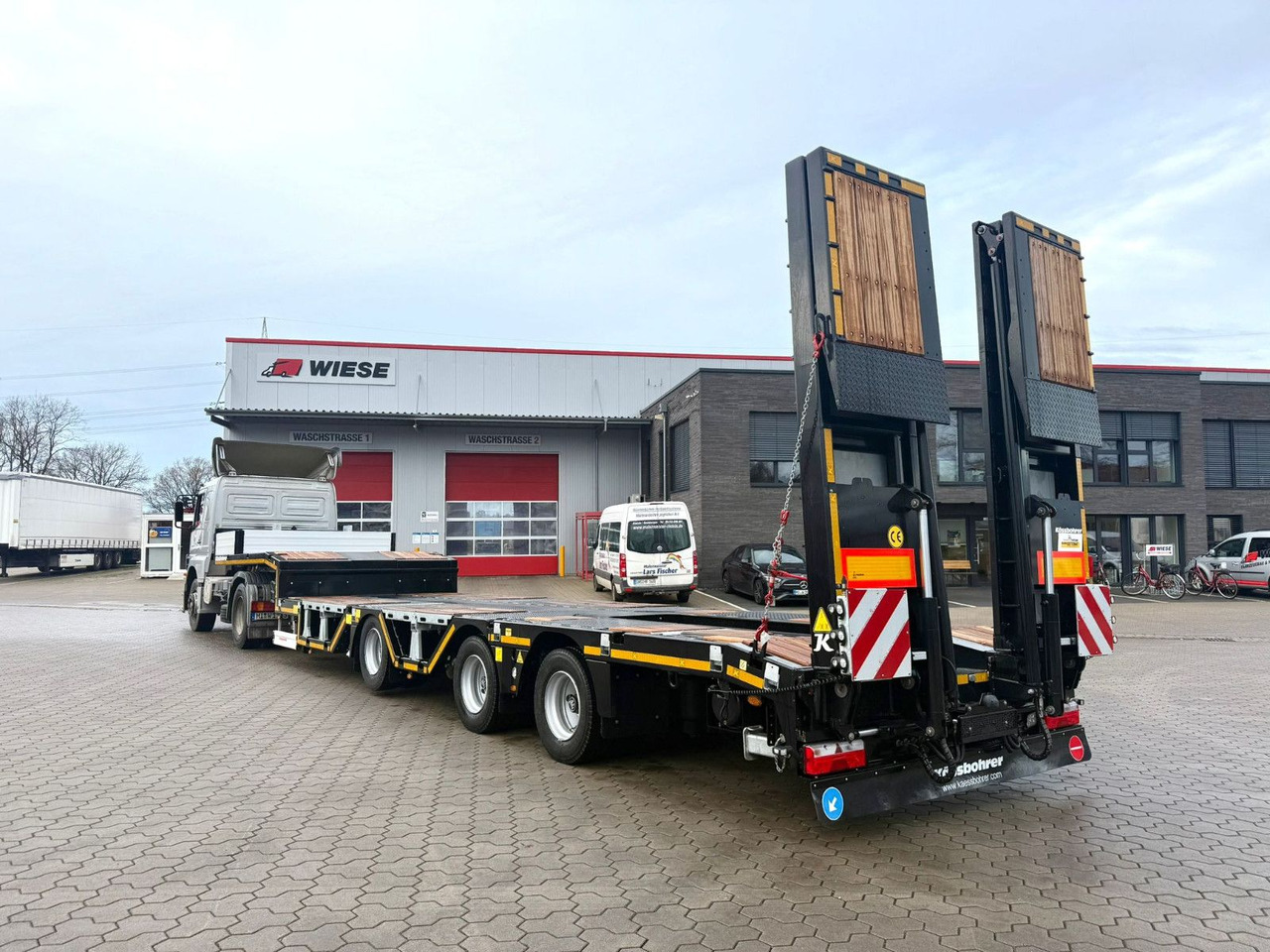 Kässbohrer SLAR3 Tele Tiefbett Radmulden metallisiert - Poluprikolica s niskim utovarivačem: slika Kässbohrer SLAR3 Tele Tiefbett Radmulden metallisiert - Poluprikolica s niskim utovarivačem Kässbohrer SLAR3 Tele Tiefbett Radmulden metallisiert - Poluprikolica s niskim utovarivačem: slika Kässbohrer SLAR3 Tele Tiefbett Radmulden metallisiert - Poluprikolica s niskim utovarivačem