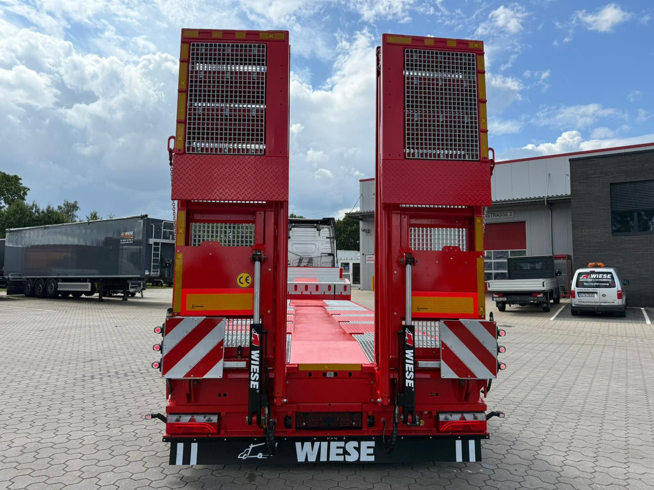 Kässbohrer SLS.HS Tieflader mit hydr. Schwanenhals Kässbohrer SLS.HS Tieflader mit hydr. Schwanenhals - Poluprikolica s niskim utovarivačem: slika Kässbohrer SLS.HS Tieflader mit hydr. Schwanenhals Kässbohrer SLS.HS Tieflader mit hydr. Schwanenhals - Poluprikolica s niskim utovarivačem Kässbohrer SLS.HS Tieflader mit hydr. Schwanenhals Kässbohrer SLS.HS Tieflader mit hydr. Schwanenhals - Poluprikolica s niskim utovarivačem: slika Kässbohrer SLS.HS Tieflader mit hydr. Schwanenhals Kässbohrer SLS.HS Tieflader mit hydr. Schwanenhals - Poluprikolica s niskim utovarivačem