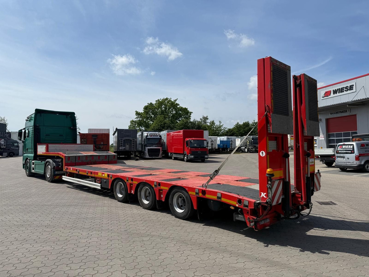 Kässbohrer SLS.HS Tieflader mit hydr. Schwanenhals - Poluprikolica s niskim utovarivačem: slika Kässbohrer SLS.HS Tieflader mit hydr. Schwanenhals - Poluprikolica s niskim utovarivačem Kässbohrer SLS.HS Tieflader mit hydr. Schwanenhals - Poluprikolica s niskim utovarivačem: slika Kässbohrer SLS.HS Tieflader mit hydr. Schwanenhals - Poluprikolica s niskim utovarivačem
