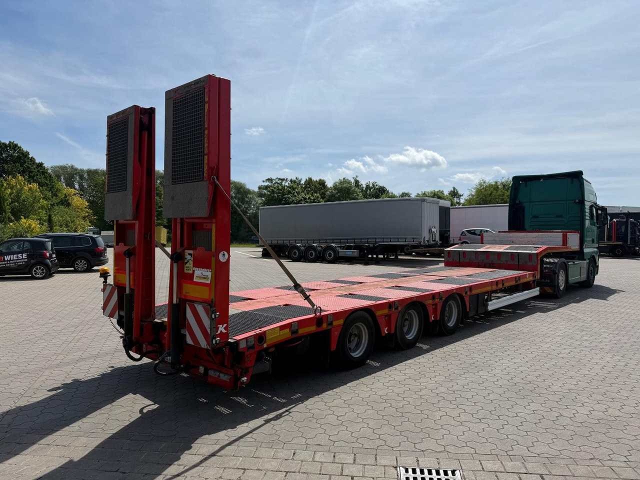Kässbohrer SLS.HS Tieflader mit hydr. Schwanenhals - Poluprikolica s niskim utovarivačem: slika Kässbohrer SLS.HS Tieflader mit hydr. Schwanenhals - Poluprikolica s niskim utovarivačem Kässbohrer SLS.HS Tieflader mit hydr. Schwanenhals - Poluprikolica s niskim utovarivačem: slika Kässbohrer SLS.HS Tieflader mit hydr. Schwanenhals - Poluprikolica s niskim utovarivačem