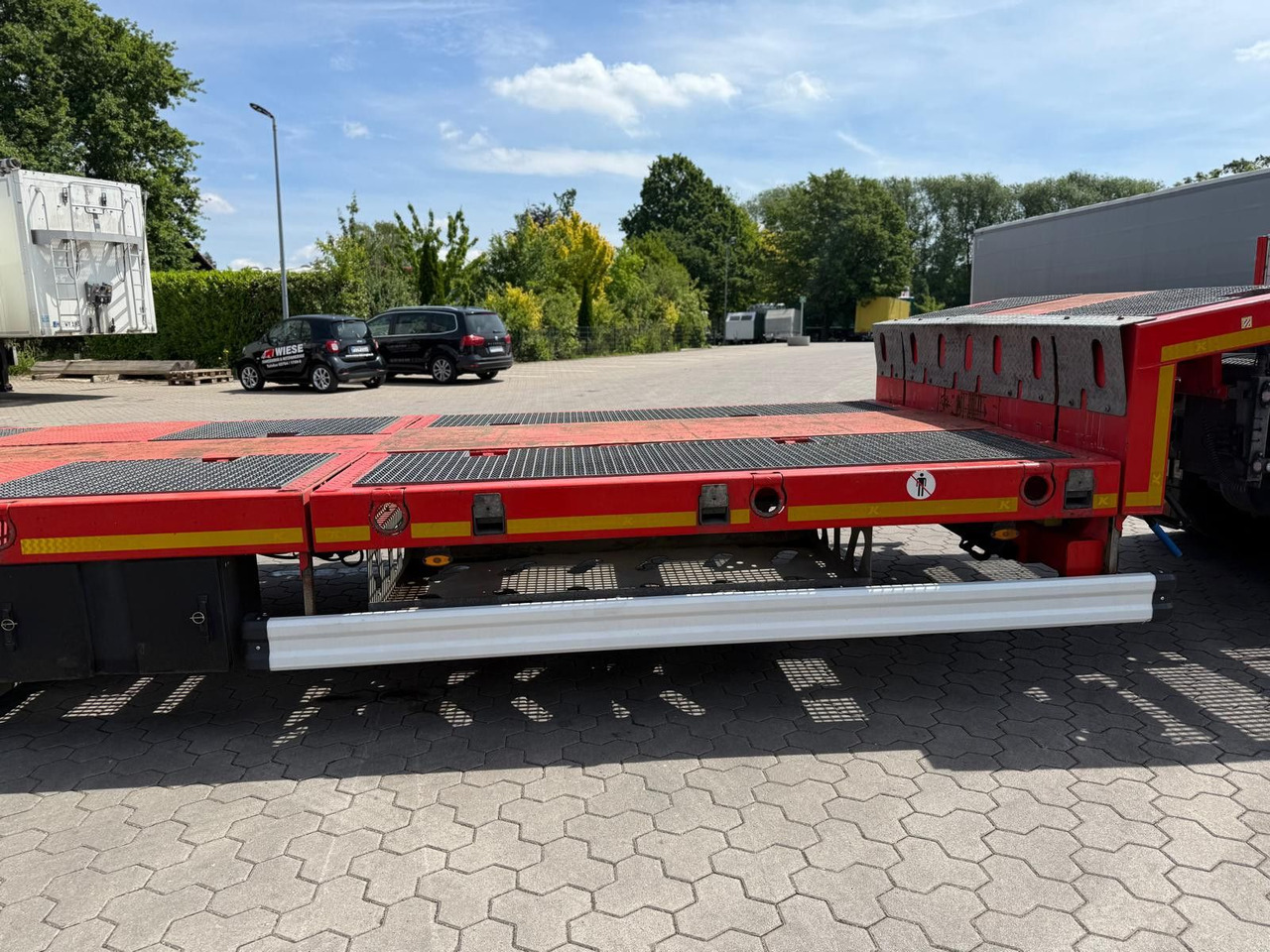 Kässbohrer SLS.HS Tieflader mit hydr. Schwanenhals - Poluprikolica s niskim utovarivačem: slika Kässbohrer SLS.HS Tieflader mit hydr. Schwanenhals - Poluprikolica s niskim utovarivačem Kässbohrer SLS.HS Tieflader mit hydr. Schwanenhals - Poluprikolica s niskim utovarivačem: slika Kässbohrer SLS.HS Tieflader mit hydr. Schwanenhals - Poluprikolica s niskim utovarivačem