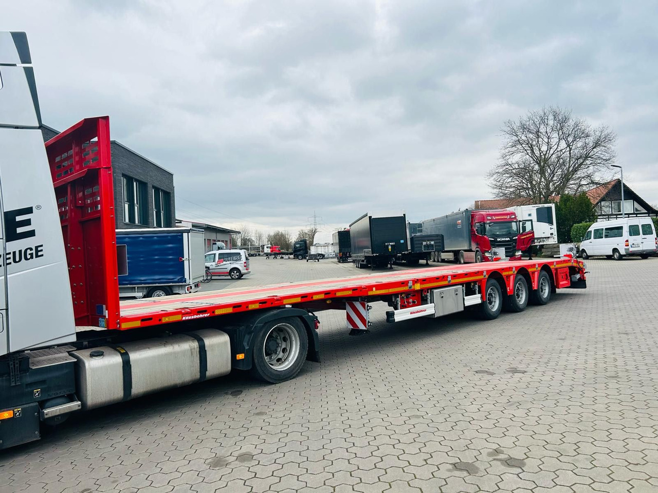 Kässbohrer SPS Mega Schwerlast Plattform Lenkachse - Poluprikolica plato/ Otvoreni sanduk: slika Kässbohrer SPS Mega Schwerlast Plattform Lenkachse - Poluprikolica plato/ Otvoreni sanduk Kässbohrer SPS Mega Schwerlast Plattform Lenkachse - Poluprikolica plato/ Otvoreni sanduk: slika Kässbohrer SPS Mega Schwerlast Plattform Lenkachse - Poluprikolica plato/ Otvoreni sanduk