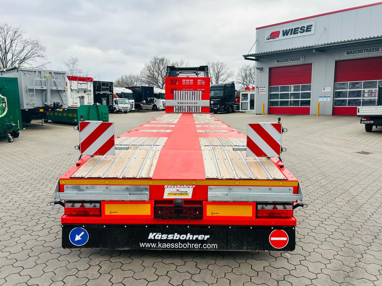 Kässbohrer SPS Mega Schwerlast Plattform Lenkachse - Poluprikolica plato/ Otvoreni sanduk: slika Kässbohrer SPS Mega Schwerlast Plattform Lenkachse - Poluprikolica plato/ Otvoreni sanduk Kässbohrer SPS Mega Schwerlast Plattform Lenkachse - Poluprikolica plato/ Otvoreni sanduk: slika Kässbohrer SPS Mega Schwerlast Plattform Lenkachse - Poluprikolica plato/ Otvoreni sanduk