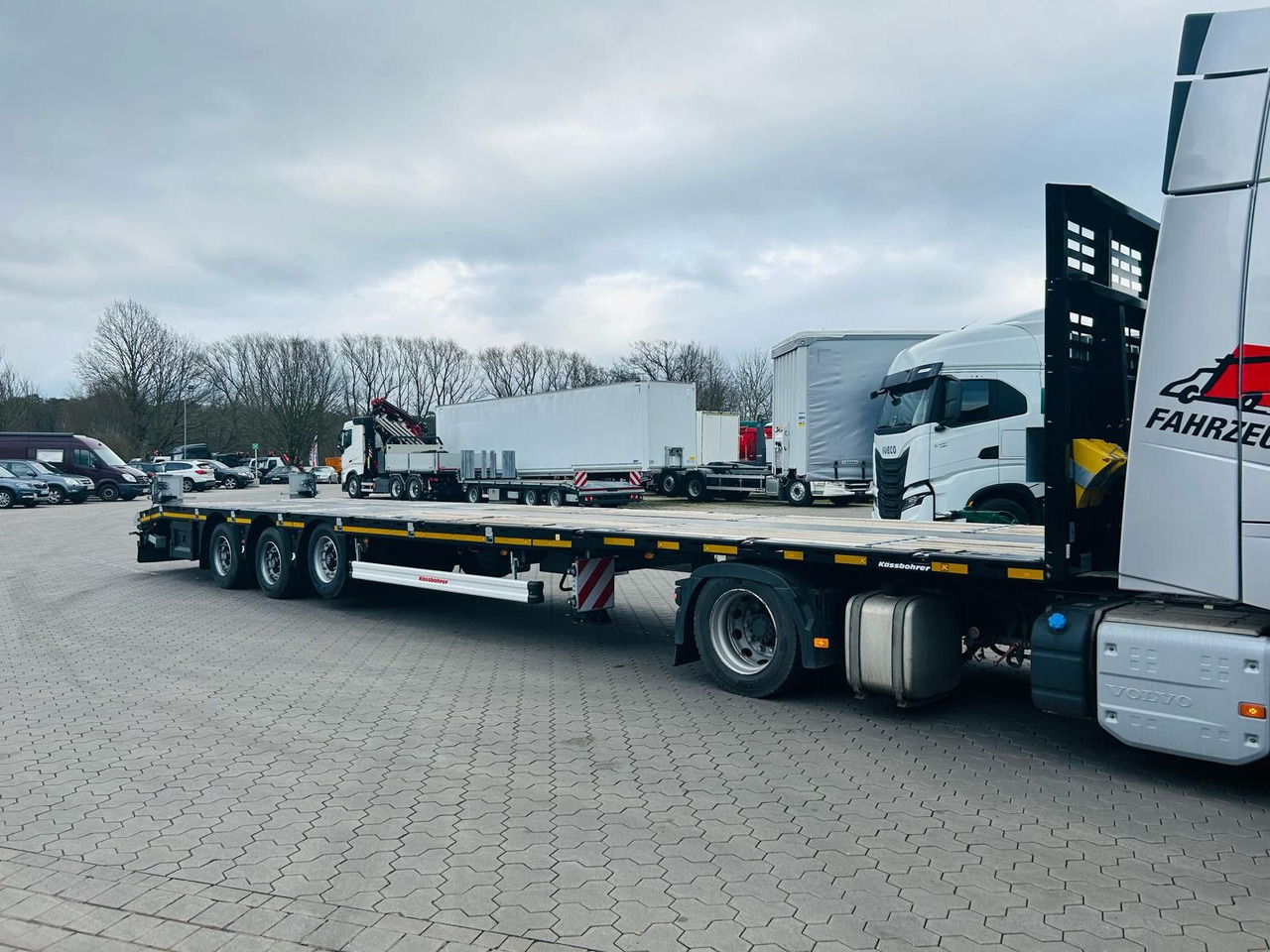 Kässbohrer SPS Mega Schwerlast Plattform Lenkachse - Poluprikolica plato/ Otvoreni sanduk: slika Kässbohrer SPS Mega Schwerlast Plattform Lenkachse - Poluprikolica plato/ Otvoreni sanduk Kässbohrer SPS Mega Schwerlast Plattform Lenkachse - Poluprikolica plato/ Otvoreni sanduk: slika Kässbohrer SPS Mega Schwerlast Plattform Lenkachse - Poluprikolica plato/ Otvoreni sanduk