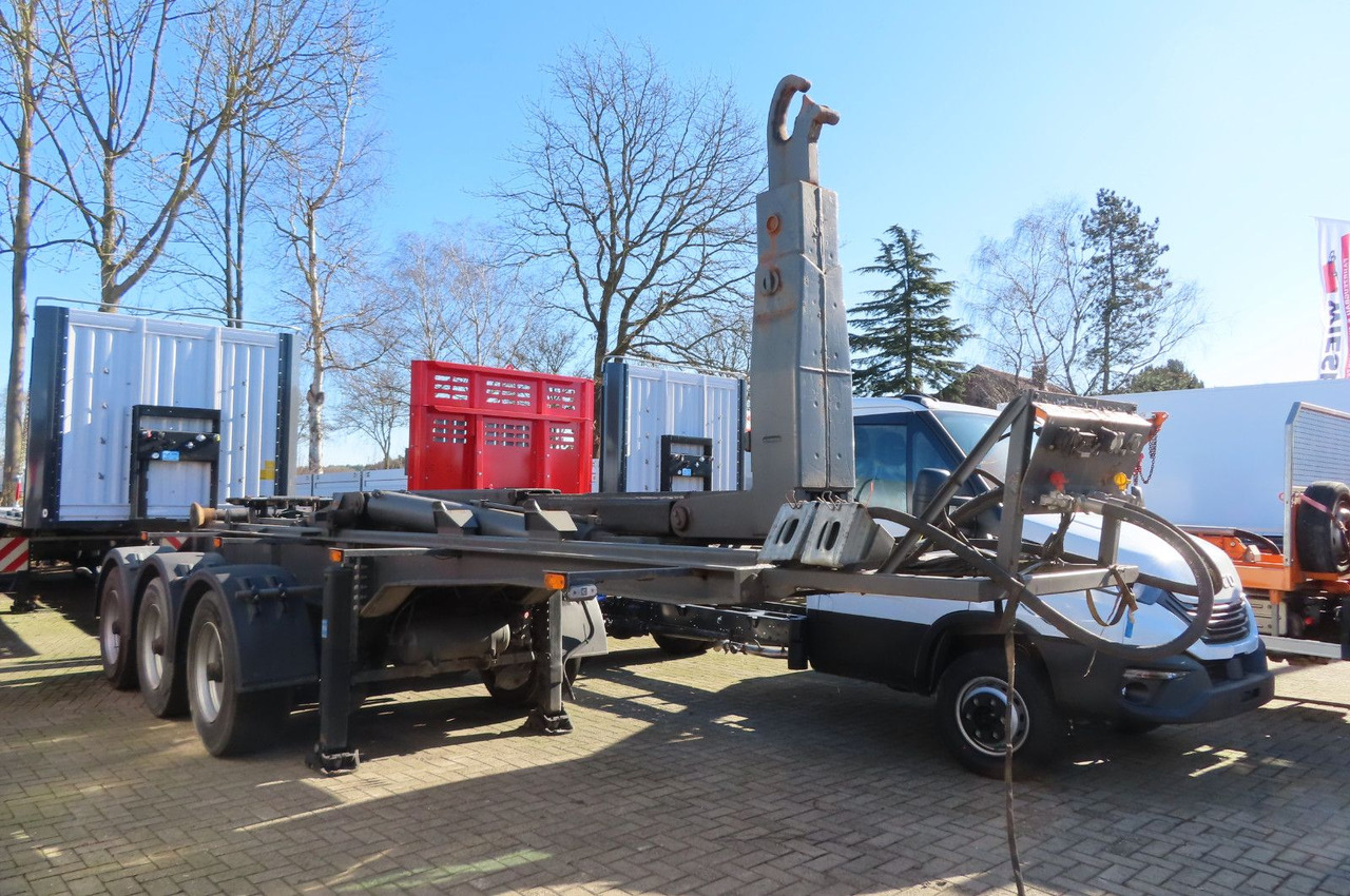 Krampe Auflieger Abrollkipper Hakenlift - Transporter kontejnera/ Poluprikolica s izmjenjivim sanducima: slika Krampe Auflieger Abrollkipper Hakenlift - Transporter kontejnera/ Poluprikolica s izmjenjivim sanducima Krampe Auflieger Abrollkipper Hakenlift - Transporter kontejnera/ Poluprikolica s izmjenjivim sanducima: slika Krampe Auflieger Abrollkipper Hakenlift - Transporter kontejnera/ Poluprikolica s izmjenjivim sanducima