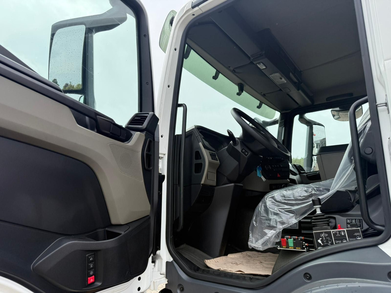 Kamion s kranom MAN 18.320 4x4 mit Fassi Ladekran Sofort Verfügbar: slika Kamion s kranom MAN 18.320 4x4 mit Fassi Ladekran Sofort Verfügbar