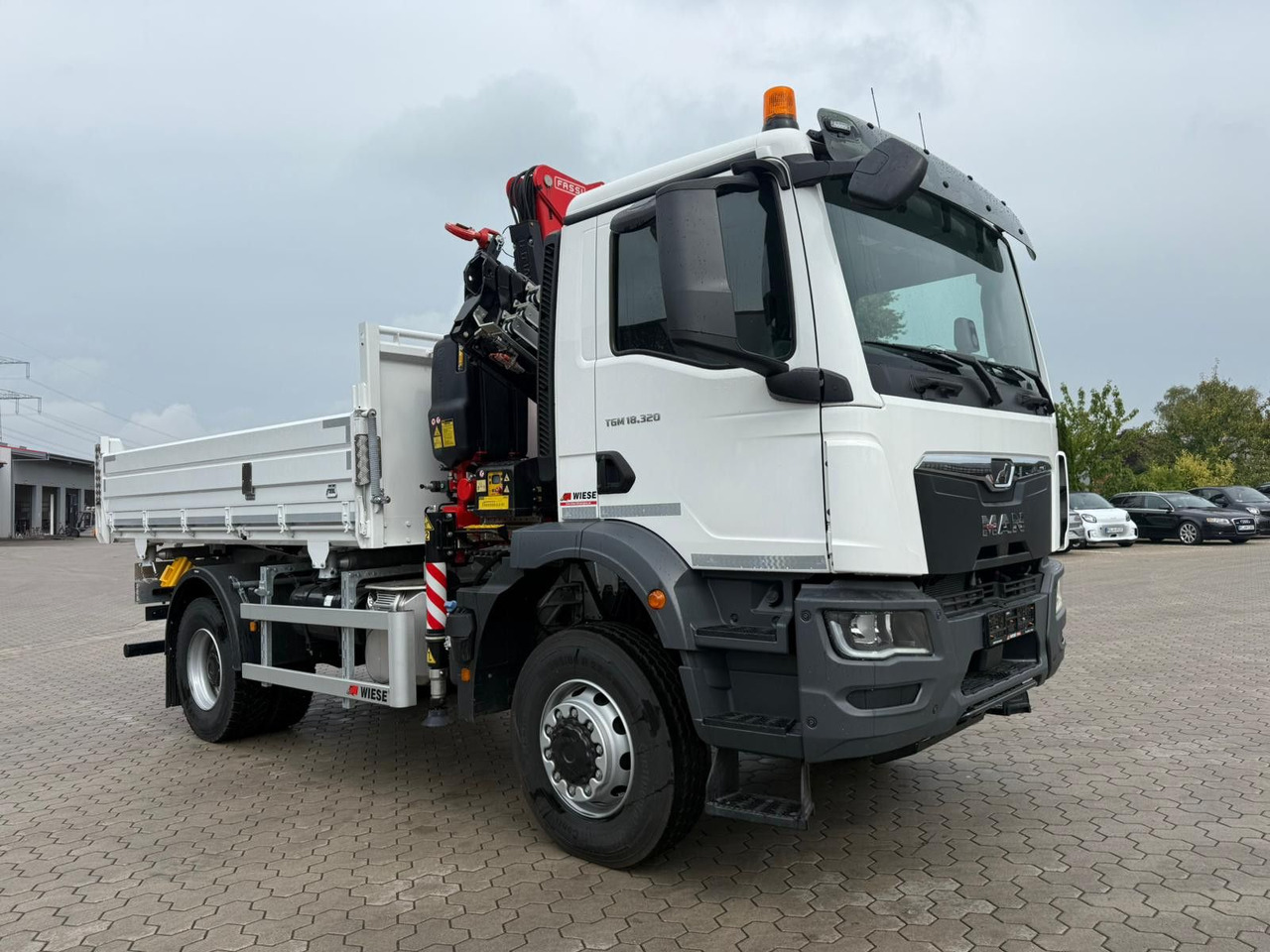 MAN 18.320 4x4 mit Fassi Ladekran Sofort Verfügbar - Kiper, Kamion s kranom: slika MAN 18.320 4x4 mit Fassi Ladekran Sofort Verfügbar - Kiper, Kamion s kranom MAN 18.320 4x4 mit Fassi Ladekran Sofort Verfügbar - Kiper, Kamion s kranom: slika MAN 18.320 4x4 mit Fassi Ladekran Sofort Verfügbar - Kiper, Kamion s kranom