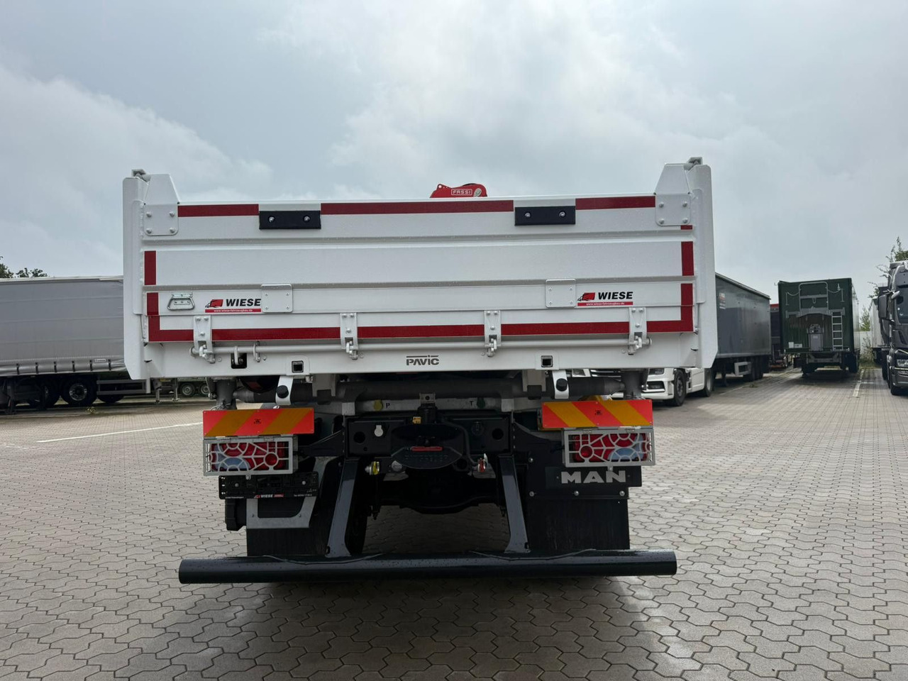 MAN 18.320 4x4 mit Fassi Ladekran Sofort Verfügbar - Kamion s kranom: slika MAN 18.320 4x4 mit Fassi Ladekran Sofort Verfügbar - Kamion s kranom MAN 18.320 4x4 mit Fassi Ladekran Sofort Verfügbar - Kamion s kranom: slika MAN 18.320 4x4 mit Fassi Ladekran Sofort Verfügbar - Kamion s kranom