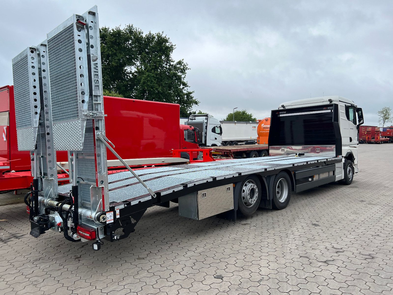 MAN Baumaschinen- Arbeitsbühnentransporter Rampen - Kamion za vuču: slika MAN Baumaschinen- Arbeitsbühnentransporter Rampen - Kamion za vuču MAN Baumaschinen- Arbeitsbühnentransporter Rampen - Kamion za vuču: slika MAN Baumaschinen- Arbeitsbühnentransporter Rampen - Kamion za vuču