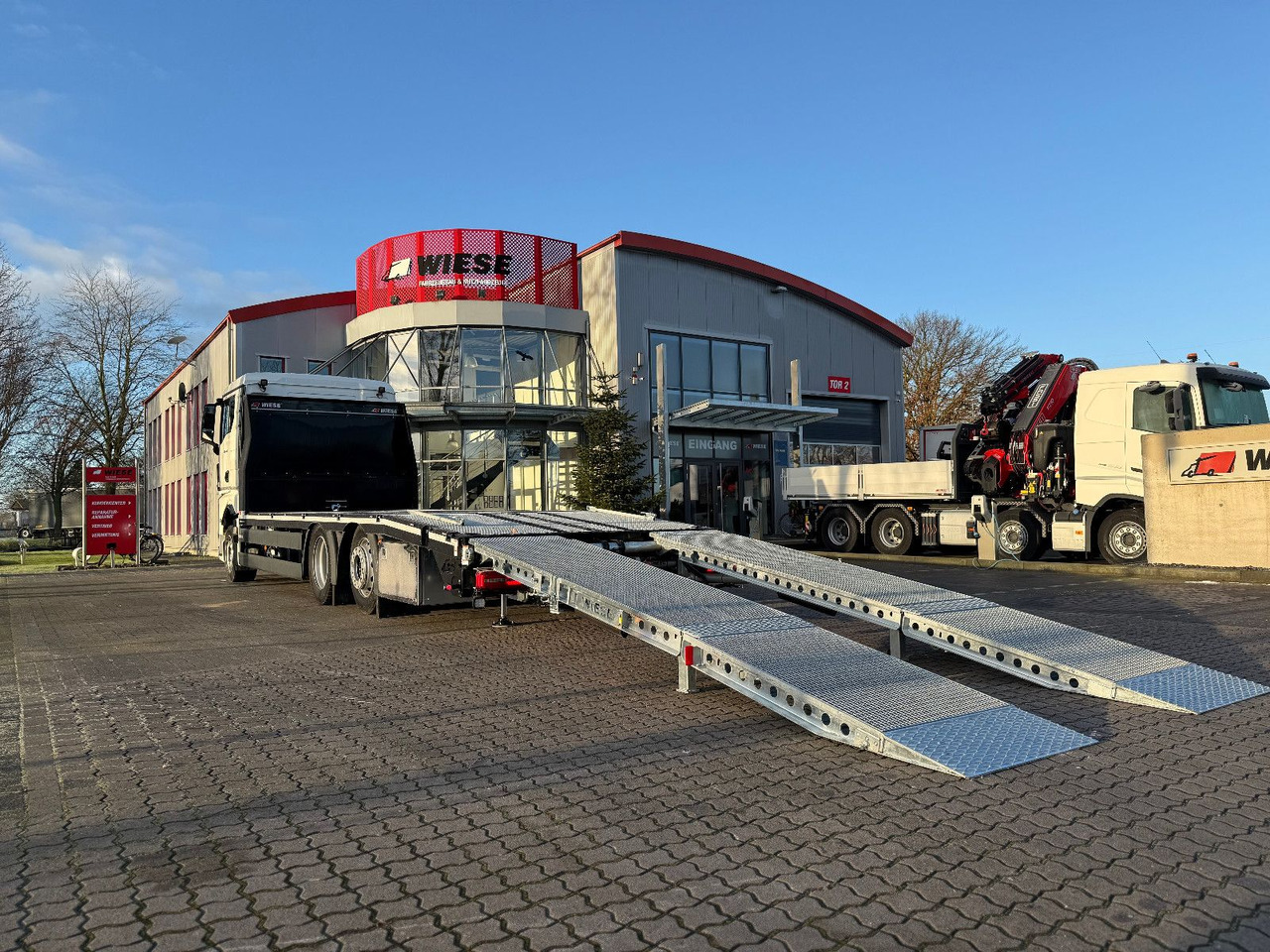MAN Baumaschinen- Arbeitsbühnentransporter Rampen - Kamion s otvorenim sandukom: slika MAN Baumaschinen- Arbeitsbühnentransporter Rampen - Kamion s otvorenim sandukom MAN Baumaschinen- Arbeitsbühnentransporter Rampen - Kamion s otvorenim sandukom: slika MAN Baumaschinen- Arbeitsbühnentransporter Rampen - Kamion s otvorenim sandukom