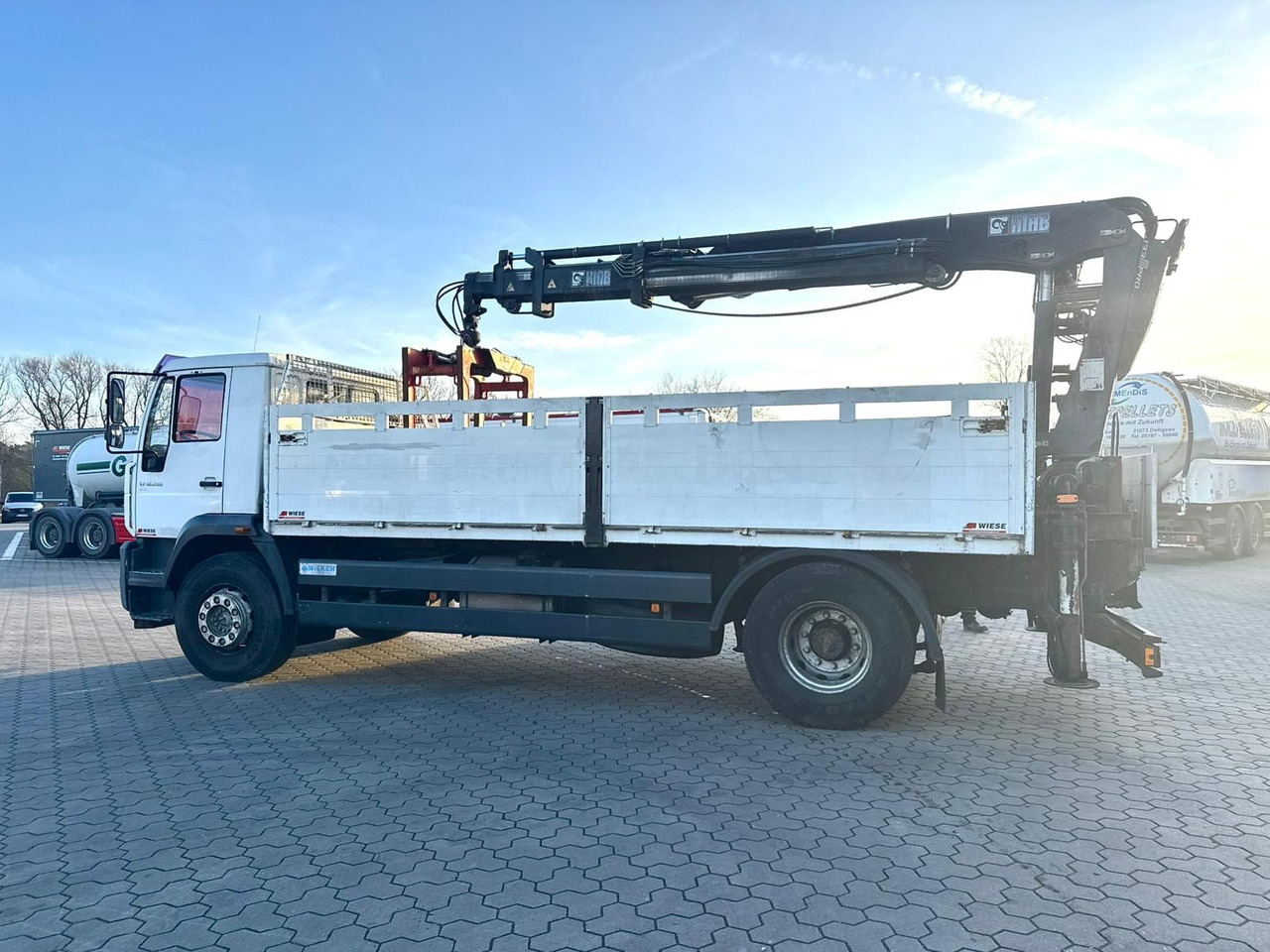 MAN LE 18.280 Pritsche mit HIAB 133 K PRO/HIPRO Kran - Kamion s otvorenim sandukom, Kamion s kranom: slika MAN LE 18.280 Pritsche mit HIAB 133 K PRO/HIPRO Kran - Kamion s otvorenim sandukom, Kamion s kranom MAN LE 18.280 Pritsche mit HIAB 133 K PRO/HIPRO Kran - Kamion s otvorenim sandukom, Kamion s kranom: slika MAN LE 18.280 Pritsche mit HIAB 133 K PRO/HIPRO Kran - Kamion s otvorenim sandukom, Kamion s kranom