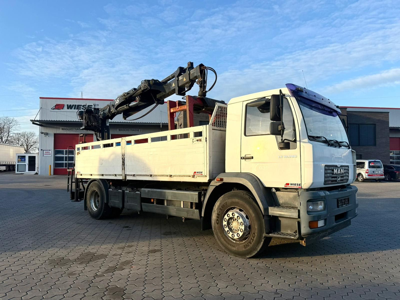 MAN LE 18.280 Pritsche mit HIAB 133 K PRO/HIPRO Kran - Kamion s otvorenim sandukom, Kamion s kranom: slika MAN LE 18.280 Pritsche mit HIAB 133 K PRO/HIPRO Kran - Kamion s otvorenim sandukom, Kamion s kranom MAN LE 18.280 Pritsche mit HIAB 133 K PRO/HIPRO Kran - Kamion s otvorenim sandukom, Kamion s kranom: slika MAN LE 18.280 Pritsche mit HIAB 133 K PRO/HIPRO Kran - Kamion s otvorenim sandukom, Kamion s kranom