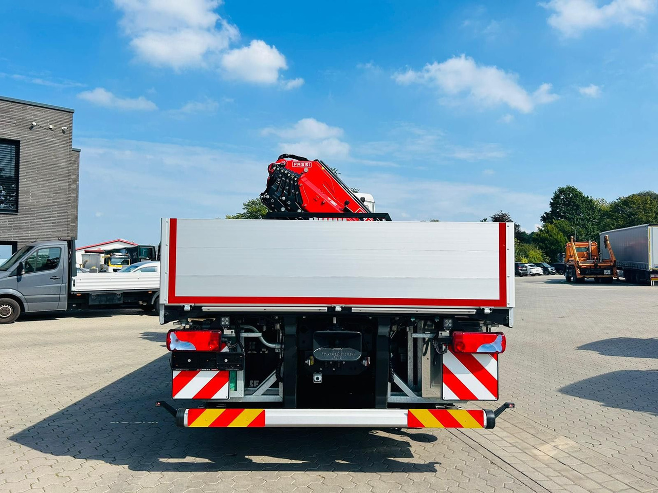 Kamion s kranom MAN TGS 41.520 8x8 mit Fassi Ladekran F710RA.2.26: slika Kamion s kranom MAN TGS 41.520 8x8 mit Fassi Ladekran F710RA.2.26