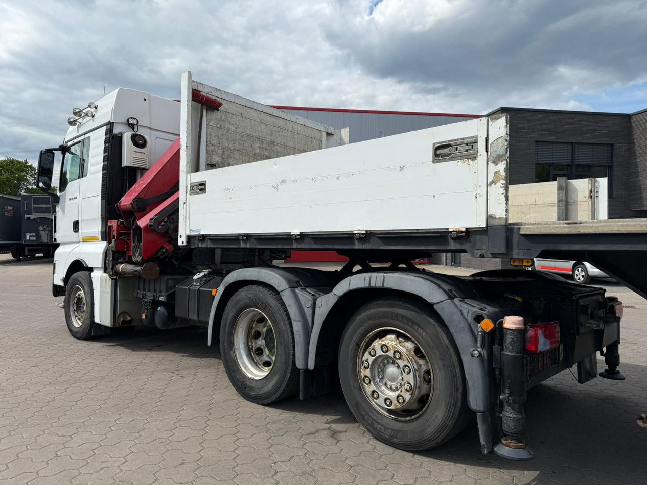 MAN TGX 26.440 6x2 mit HMF 3000-5 Kran - Kamion s kranom: slika MAN TGX 26.440 6x2 mit HMF 3000-5 Kran - Kamion s kranom MAN TGX 26.440 6x2 mit HMF 3000-5 Kran - Kamion s kranom: slika MAN TGX 26.440 6x2 mit HMF 3000-5 Kran - Kamion s kranom