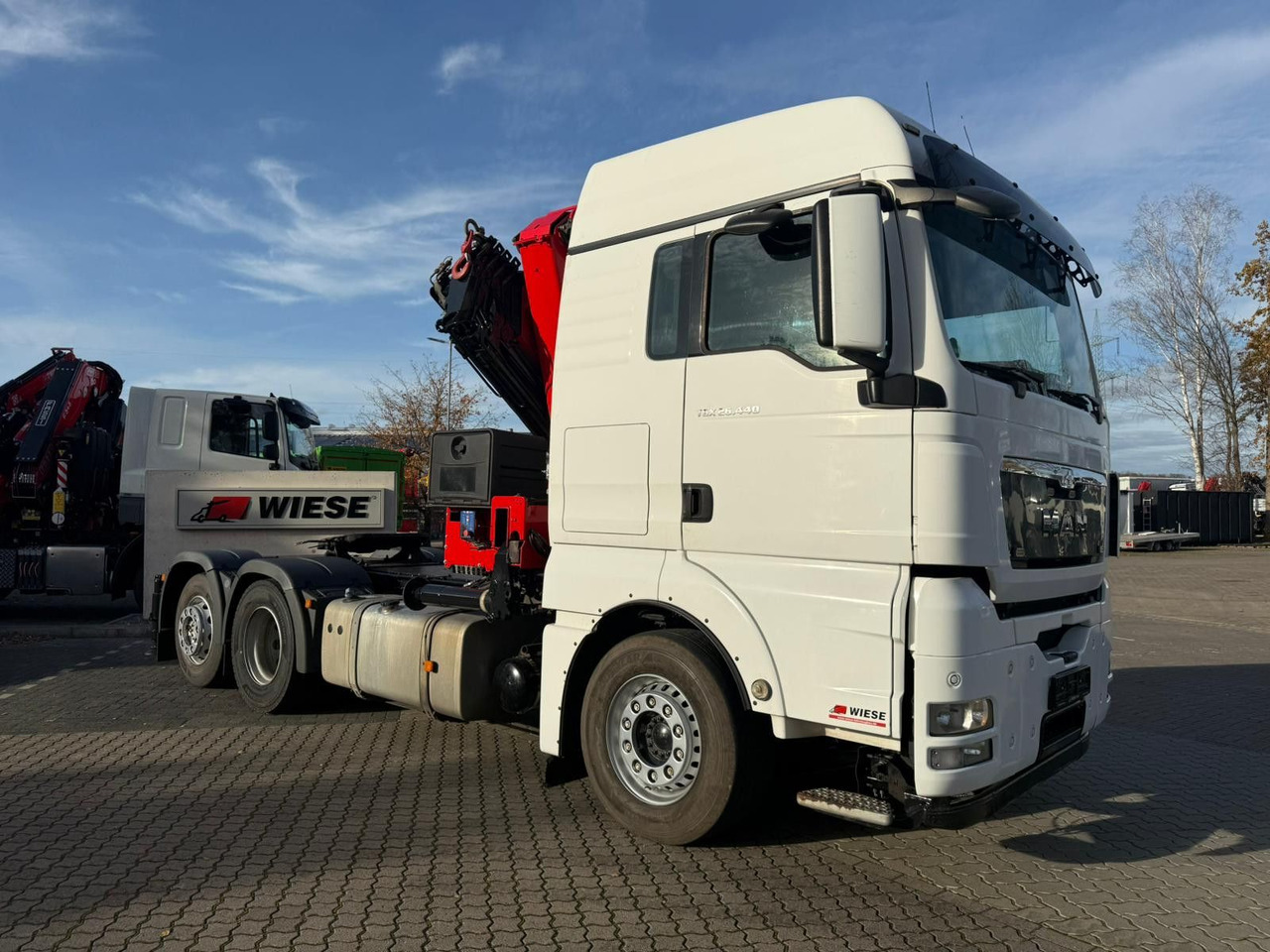MAN TGX 26.440 6x2 mit HMF 3000-5 Kran Top Zustand - Kamion s kranom: slika MAN TGX 26.440 6x2 mit HMF 3000-5 Kran Top Zustand - Kamion s kranom MAN TGX 26.440 6x2 mit HMF 3000-5 Kran Top Zustand - Kamion s kranom: slika MAN TGX 26.440 6x2 mit HMF 3000-5 Kran Top Zustand - Kamion s kranom