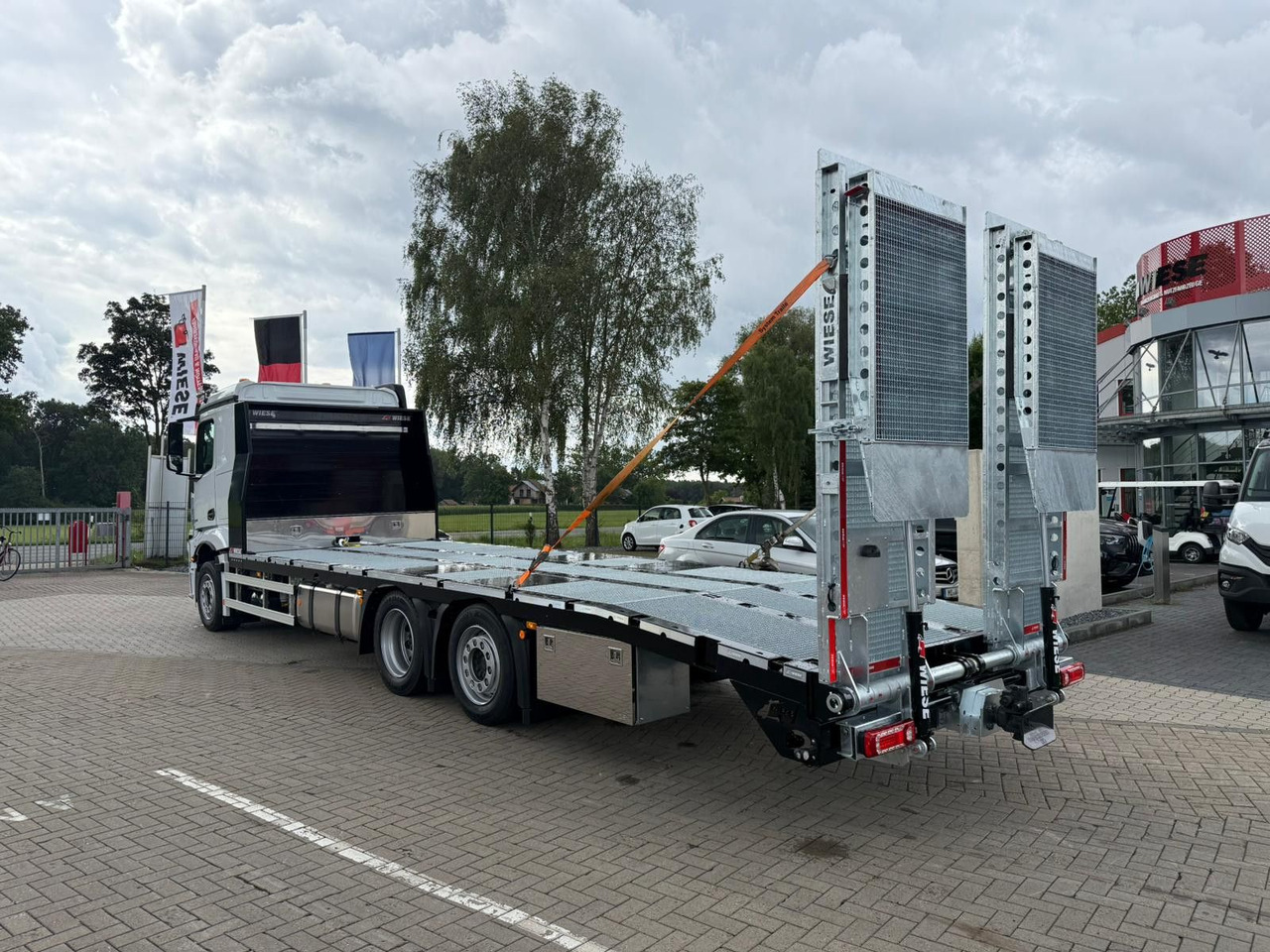 Mercedes-Benz Actros mit Rampen, Maschinentransporter - Kamion s otvorenim sandukom: slika Mercedes-Benz Actros mit Rampen, Maschinentransporter - Kamion s otvorenim sandukom Mercedes-Benz Actros mit Rampen, Maschinentransporter - Kamion s otvorenim sandukom: slika Mercedes-Benz Actros mit Rampen, Maschinentransporter - Kamion s otvorenim sandukom