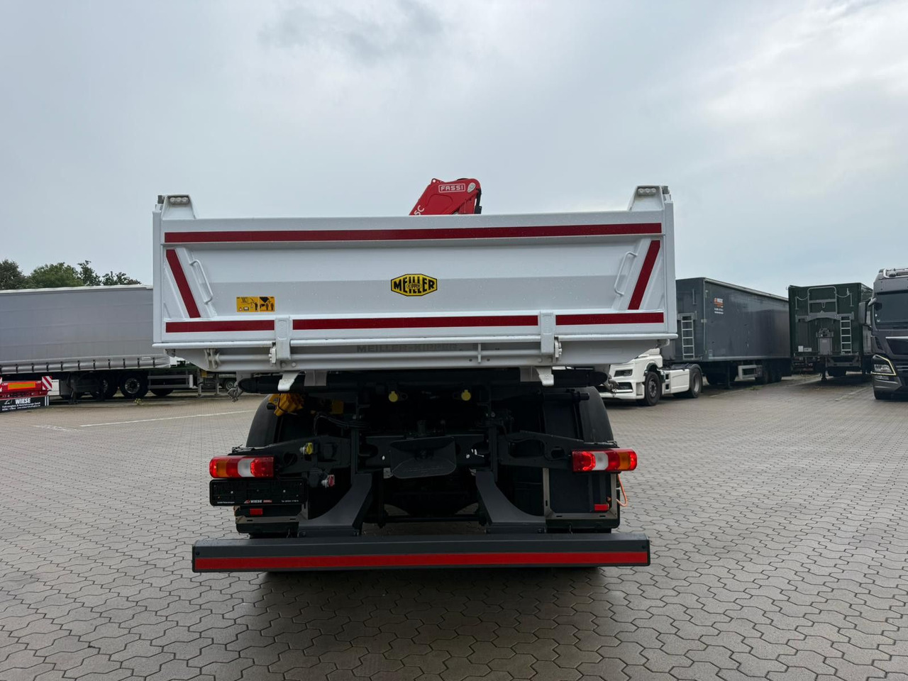 Mercedes-Benz Arocs 1835 4x2 Meiller Fassi F135 Kran Kipper - Kiper, Kamion s kranom: slika Mercedes-Benz Arocs 1835 4x2 Meiller Fassi F135 Kran Kipper - Kiper, Kamion s kranom Mercedes-Benz Arocs 1835 4x2 Meiller Fassi F135 Kran Kipper - Kiper, Kamion s kranom: slika Mercedes-Benz Arocs 1835 4x2 Meiller Fassi F135 Kran Kipper - Kiper, Kamion s kranom