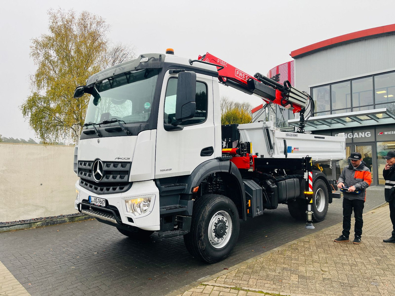 Mercedes-Benz Arocs 1835 4x4 Meiller Fassi F135 Kran Kipper - Kiper, Kamion s kranom: slika Mercedes-Benz Arocs 1835 4x4 Meiller Fassi F135 Kran Kipper - Kiper, Kamion s kranom Mercedes-Benz Arocs 1835 4x4 Meiller Fassi F135 Kran Kipper - Kiper, Kamion s kranom: slika Mercedes-Benz Arocs 1835 4x4 Meiller Fassi F135 Kran Kipper - Kiper, Kamion s kranom