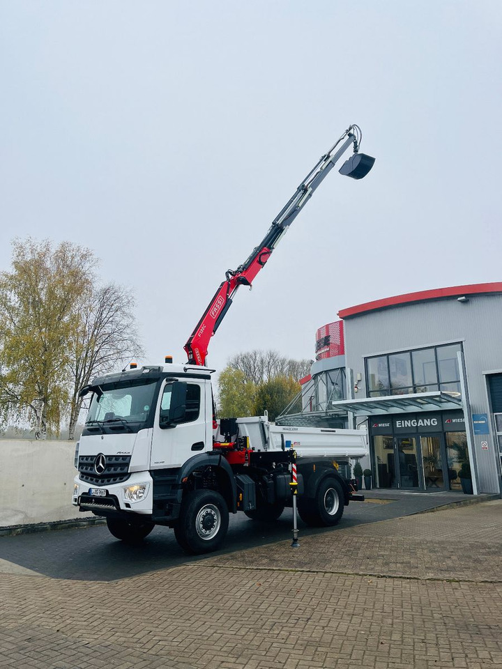 Mercedes-Benz Arocs 1835 4x4 Meiller Fassi F135 Kran Kipper - Kiper, Kamion s kranom: slika Mercedes-Benz Arocs 1835 4x4 Meiller Fassi F135 Kran Kipper - Kiper, Kamion s kranom Mercedes-Benz Arocs 1835 4x4 Meiller Fassi F135 Kran Kipper - Kiper, Kamion s kranom: slika Mercedes-Benz Arocs 1835 4x4 Meiller Fassi F135 Kran Kipper - Kiper, Kamion s kranom