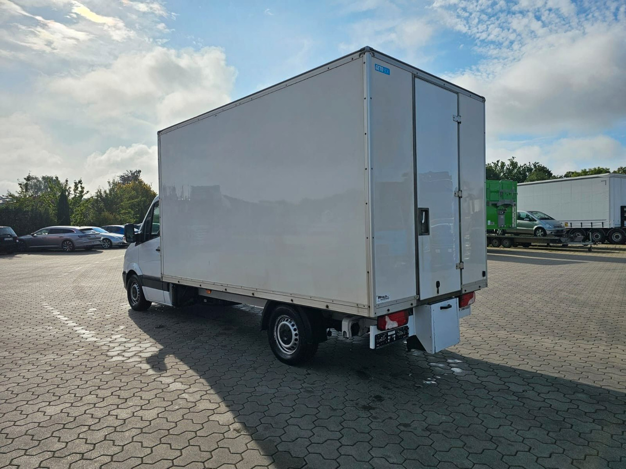 Mercedes-Benz Sprinter mit Kofferaufbau - Dostavno vozilo sa zatvorenim sandukom: slika Mercedes-Benz Sprinter mit Kofferaufbau - Dostavno vozilo sa zatvorenim sandukom Mercedes-Benz Sprinter mit Kofferaufbau - Dostavno vozilo sa zatvorenim sandukom: slika Mercedes-Benz Sprinter mit Kofferaufbau - Dostavno vozilo sa zatvorenim sandukom