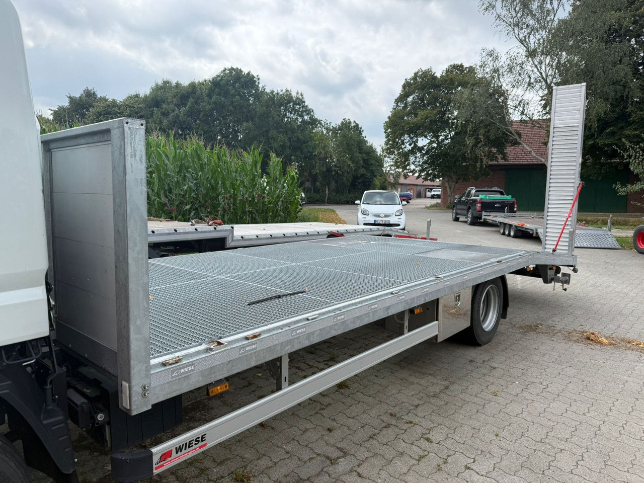 Mitsubishi Fuso Canter 7C18 Arbeitsbühnentransporter - Dostavno vozilo s ravnom platformom: slika Mitsubishi Fuso Canter 7C18 Arbeitsbühnentransporter - Dostavno vozilo s ravnom platformom Mitsubishi Fuso Canter 7C18 Arbeitsbühnentransporter - Dostavno vozilo s ravnom platformom: slika Mitsubishi Fuso Canter 7C18 Arbeitsbühnentransporter - Dostavno vozilo s ravnom platformom