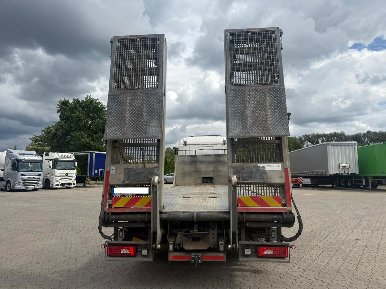Scania G450 Baumaschinentransporter mit Rampen - Kamion s otvorenim sandukom: slika Scania G450 Baumaschinentransporter mit Rampen - Kamion s otvorenim sandukom Scania G450 Baumaschinentransporter mit Rampen - Kamion s otvorenim sandukom: slika Scania G450 Baumaschinentransporter mit Rampen - Kamion s otvorenim sandukom