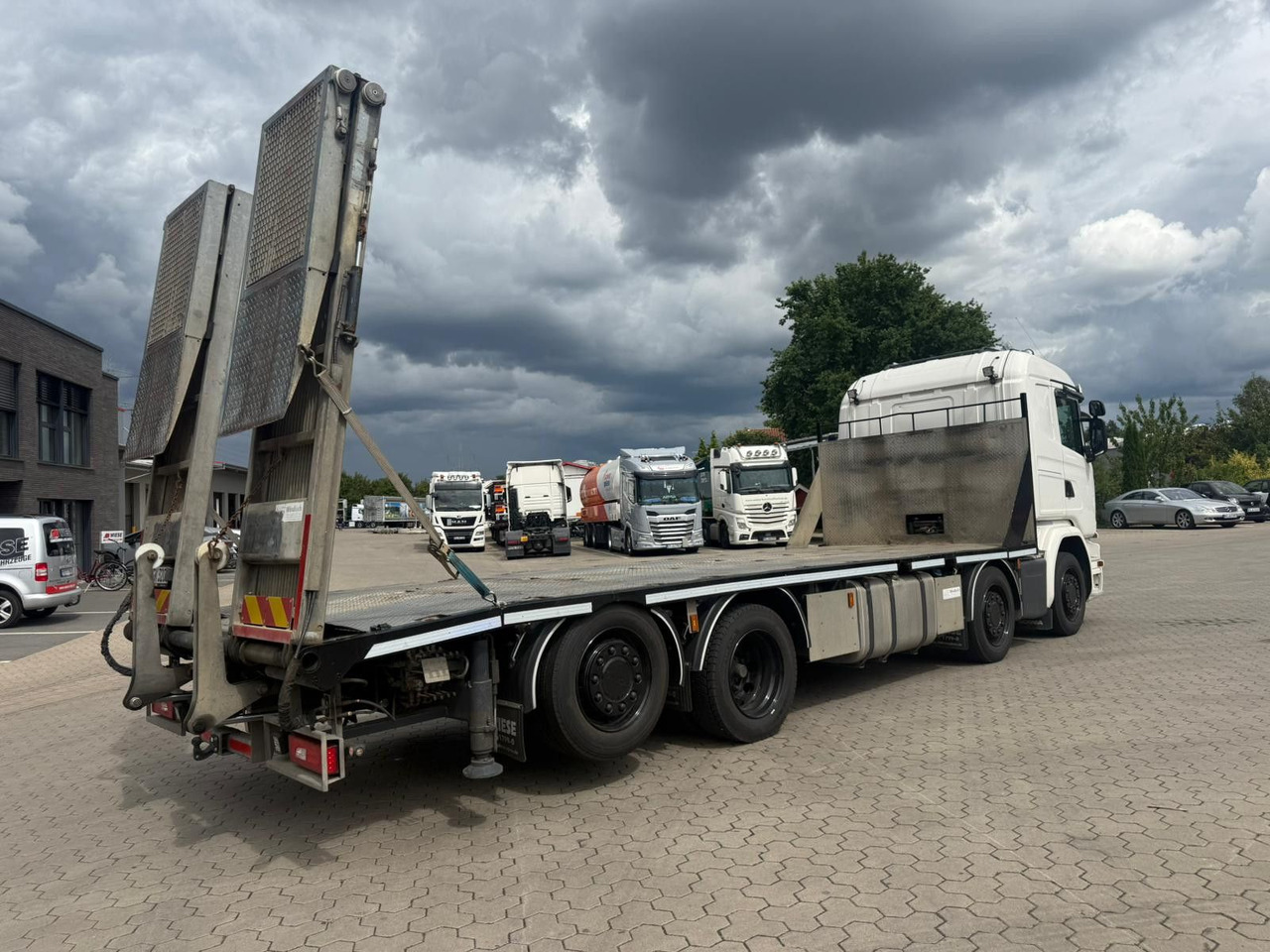 Scania G450 Baumaschinentransporter mit Rampen - Kamion za vuču: slika Scania G450 Baumaschinentransporter mit Rampen - Kamion za vuču Scania G450 Baumaschinentransporter mit Rampen - Kamion za vuču: slika Scania G450 Baumaschinentransporter mit Rampen - Kamion za vuču