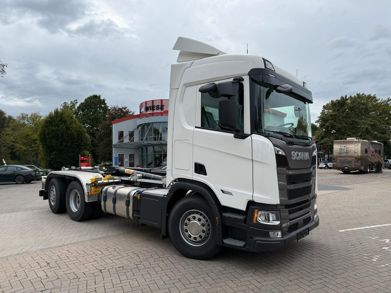 Scania R460 6x2 - Abrollkipper - Sofort Verfügbar! - Kamion s kukastom dizalicom: slika Scania R460 6x2 - Abrollkipper - Sofort Verfügbar! - Kamion s kukastom dizalicom Scania R460 6x2 - Abrollkipper - Sofort Verfügbar! - Kamion s kukastom dizalicom: slika Scania R460 6x2 - Abrollkipper - Sofort Verfügbar! - Kamion s kukastom dizalicom