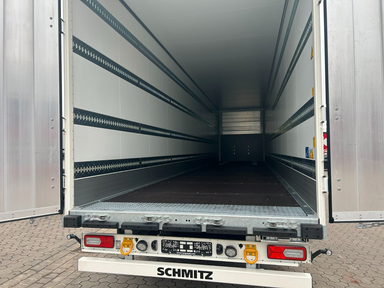 Schmitz Cargobull Mega Koffer - Trockenfrachter FERROPLAST - Poluprikolica sa zatvorenim sandukom: slika Schmitz Cargobull Mega Koffer - Trockenfrachter FERROPLAST - Poluprikolica sa zatvorenim sandukom Schmitz Cargobull Mega Koffer - Trockenfrachter FERROPLAST - Poluprikolica sa zatvorenim sandukom: slika Schmitz Cargobull Mega Koffer - Trockenfrachter FERROPLAST - Poluprikolica sa zatvorenim sandukom