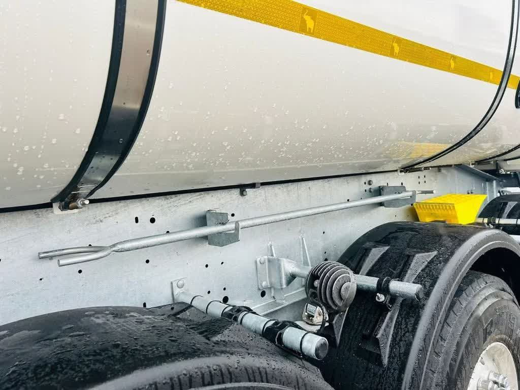 Kiper poluprikolica Schmitz Cargobull Thermomulde 24m³  isoliert: slika Kiper poluprikolica Schmitz Cargobull Thermomulde 24m³  isoliert
