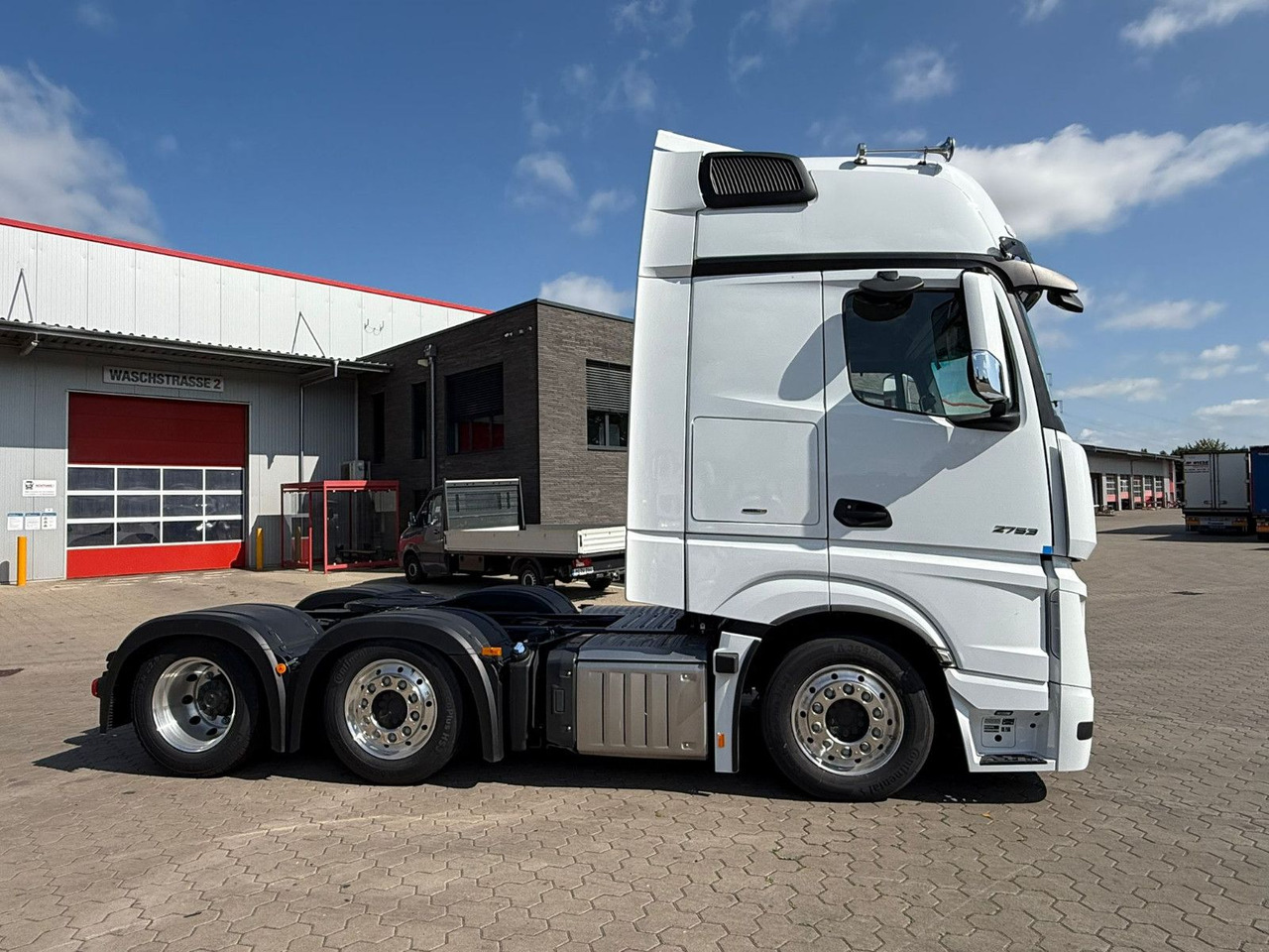 Mercedes-Benz Actros 2753 GigaSpace L 6x2 Lowliner TrendLine - Tegljač: slika Mercedes-Benz Actros 2753 GigaSpace L 6x2 Lowliner TrendLine - Tegljač Mercedes-Benz Actros 2753 GigaSpace L 6x2 Lowliner TrendLine - Tegljač: slika Mercedes-Benz Actros 2753 GigaSpace L 6x2 Lowliner TrendLine - Tegljač
