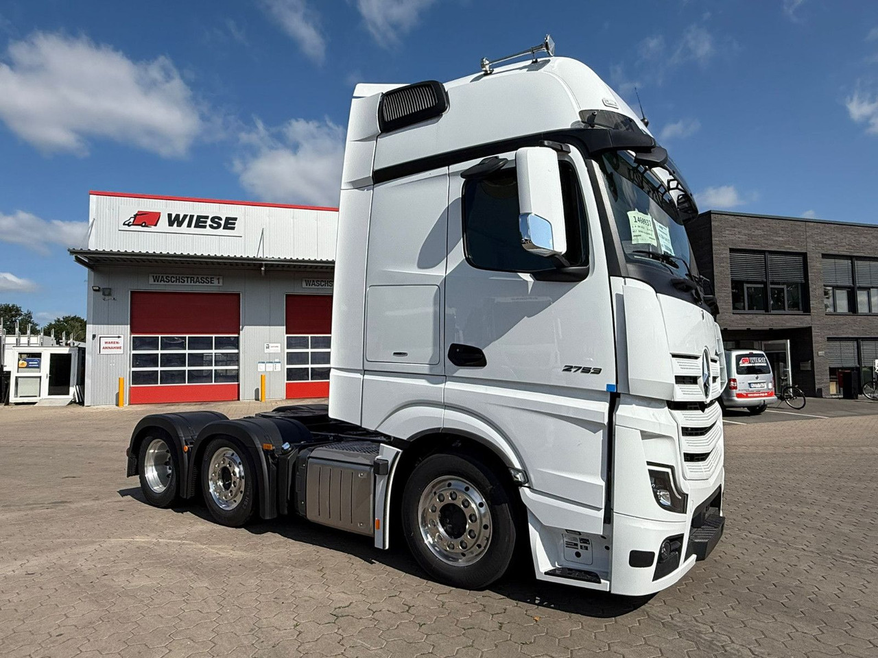 Mercedes-Benz Actros 2753 GigaSpace L 6x2 Lowliner TrendLine - Tegljač: slika Mercedes-Benz Actros 2753 GigaSpace L 6x2 Lowliner TrendLine - Tegljač Mercedes-Benz Actros 2753 GigaSpace L 6x2 Lowliner TrendLine - Tegljač: slika Mercedes-Benz Actros 2753 GigaSpace L 6x2 Lowliner TrendLine - Tegljač