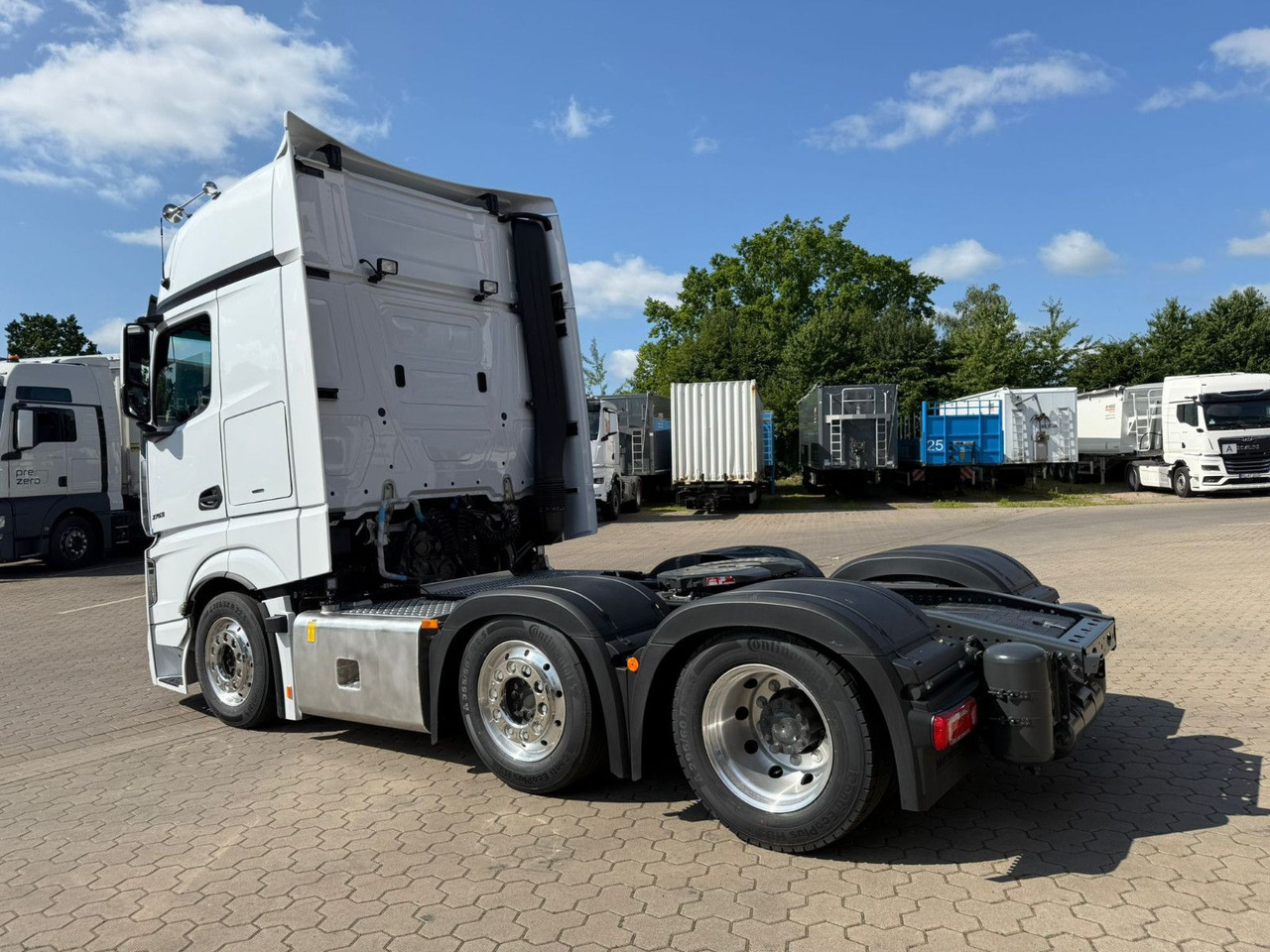 Mercedes-Benz Actros 2753 GigaSpace L 6x2 Lowliner TrendLine - Tegljač: slika Mercedes-Benz Actros 2753 GigaSpace L 6x2 Lowliner TrendLine - Tegljač Mercedes-Benz Actros 2753 GigaSpace L 6x2 Lowliner TrendLine - Tegljač: slika Mercedes-Benz Actros 2753 GigaSpace L 6x2 Lowliner TrendLine - Tegljač
