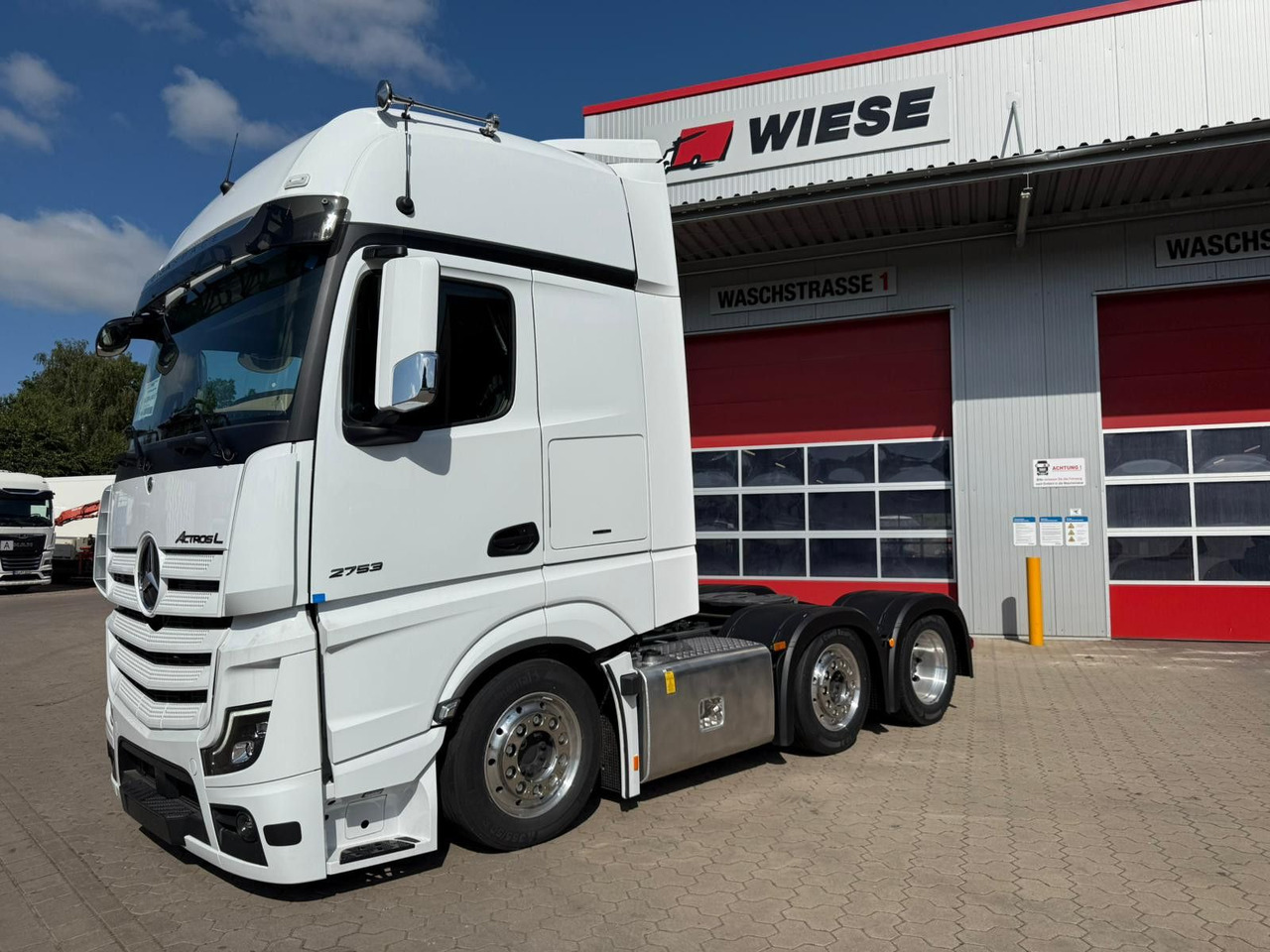 Mercedes-Benz Actros 2753 GigaSpace L 6x2 Lowliner TrendLine - Tegljač: slika Mercedes-Benz Actros 2753 GigaSpace L 6x2 Lowliner TrendLine - Tegljač Mercedes-Benz Actros 2753 GigaSpace L 6x2 Lowliner TrendLine - Tegljač: slika Mercedes-Benz Actros 2753 GigaSpace L 6x2 Lowliner TrendLine - Tegljač