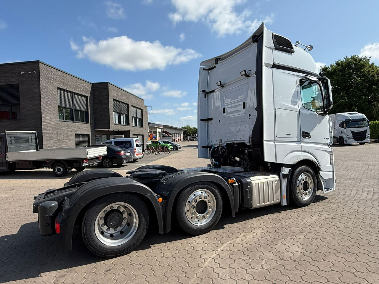 Mercedes-Benz Actros 2753 GigaSpace L 6x2 Lowliner TrendLine - Tegljač: slika Mercedes-Benz Actros 2753 GigaSpace L 6x2 Lowliner TrendLine - Tegljač Mercedes-Benz Actros 2753 GigaSpace L 6x2 Lowliner TrendLine - Tegljač: slika Mercedes-Benz Actros 2753 GigaSpace L 6x2 Lowliner TrendLine - Tegljač