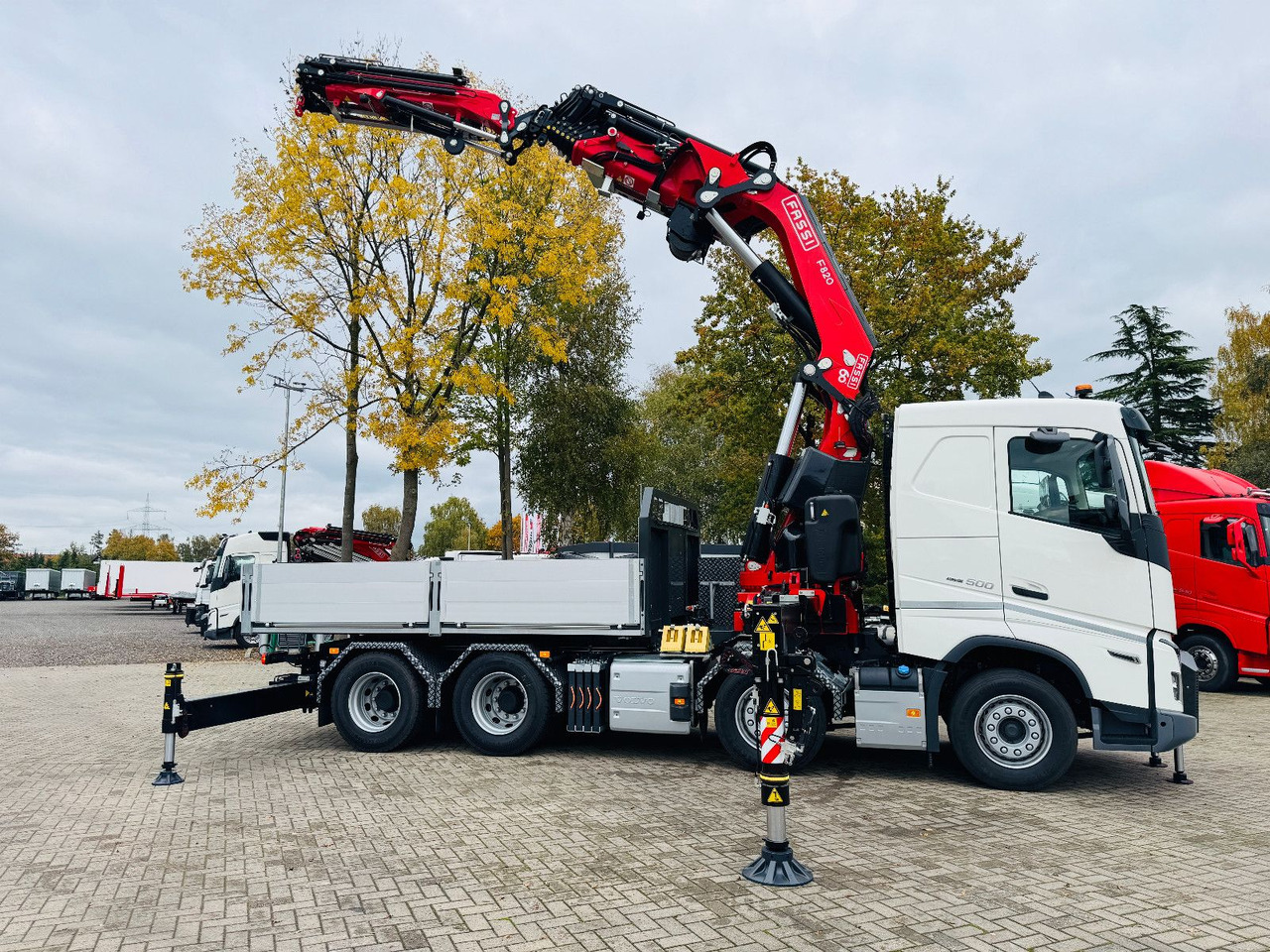 Volvo FH 500 8x4 Kran F820 RA2.27 Jib & Winde Sofort - Tegljač: slika Volvo FH 500 8x4 Kran F820 RA2.27 Jib & Winde Sofort - Tegljač Volvo FH 500 8x4 Kran F820 RA2.27 Jib & Winde Sofort - Tegljač: slika Volvo FH 500 8x4 Kran F820 RA2.27 Jib & Winde Sofort - Tegljač