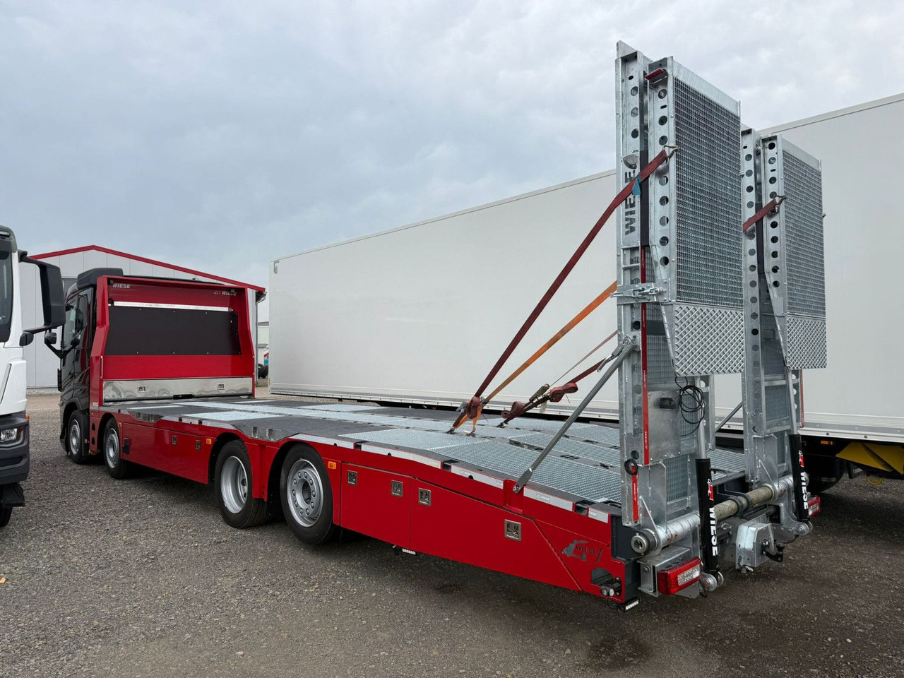 Volvo Arbeitsbühnen Baumaschinentransporter mit Rampen - Autotransporter: slika Volvo Arbeitsbühnen Baumaschinentransporter mit Rampen - Autotransporter Volvo Arbeitsbühnen Baumaschinentransporter mit Rampen - Autotransporter: slika Volvo Arbeitsbühnen Baumaschinentransporter mit Rampen - Autotransporter