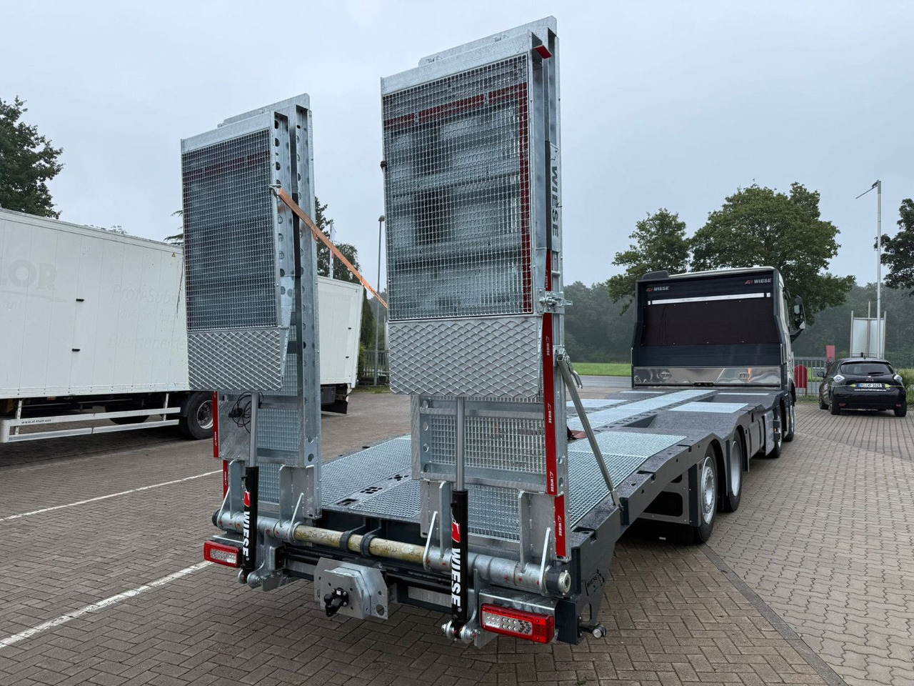Volvo Arbeitsbühnen Baumaschinentransporter mit Rampen - Kamion za vuču: slika Volvo Arbeitsbühnen Baumaschinentransporter mit Rampen - Kamion za vuču Volvo Arbeitsbühnen Baumaschinentransporter mit Rampen - Kamion za vuču: slika Volvo Arbeitsbühnen Baumaschinentransporter mit Rampen - Kamion za vuču