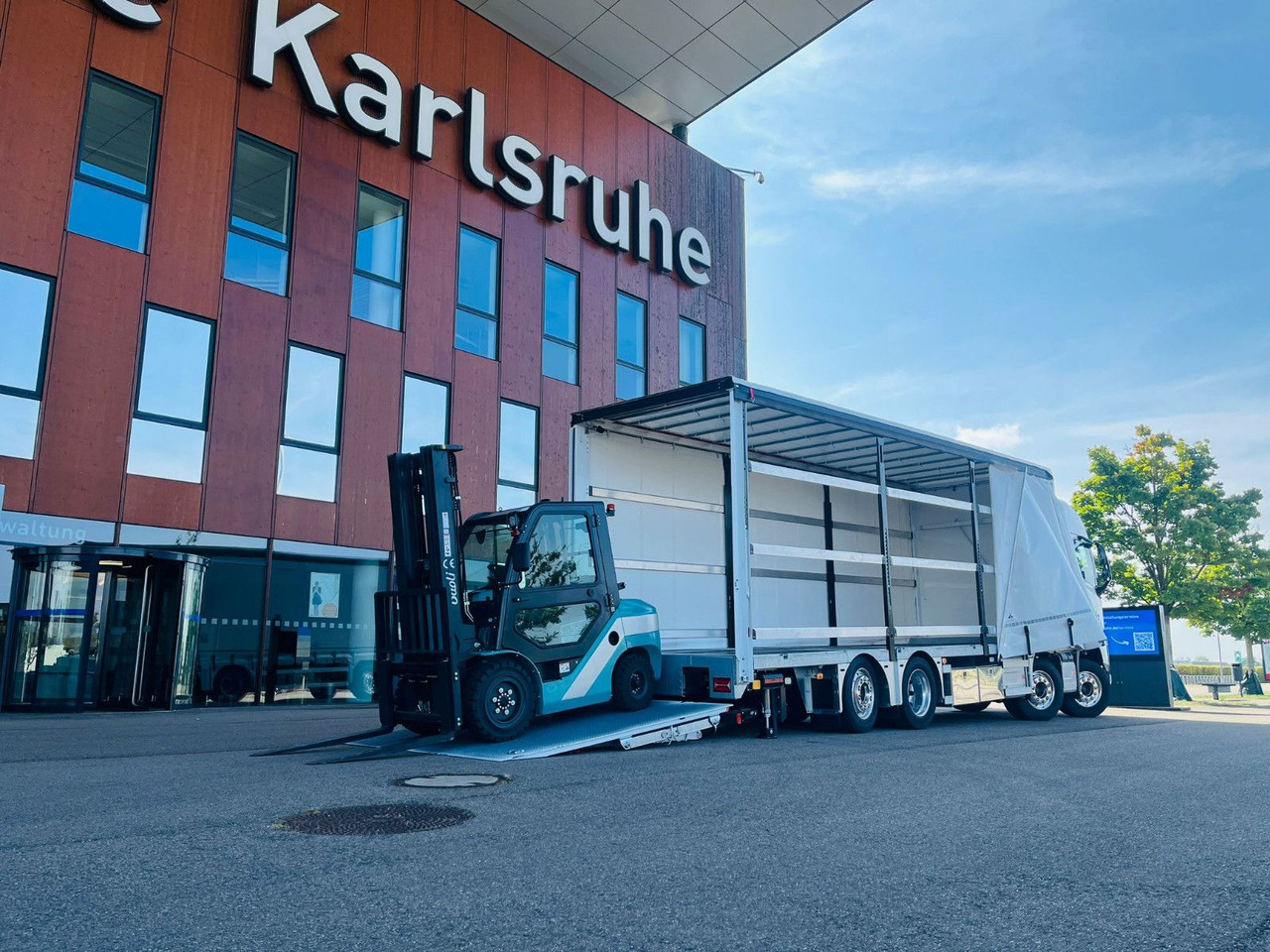 Volvo FH 500 8x2 Arbeitsbühnen Transporter LBW 9t - Kamion s ceradom: slika Volvo FH 500 8x2 Arbeitsbühnen Transporter LBW 9t - Kamion s ceradom Volvo FH 500 8x2 Arbeitsbühnen Transporter LBW 9t - Kamion s ceradom: slika Volvo FH 500 8x2 Arbeitsbühnen Transporter LBW 9t - Kamion s ceradom