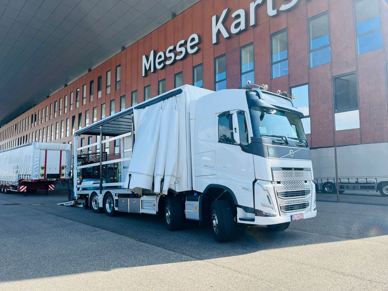 Volvo FH 500 8x2 Arbeitsbühnen Transporter LBW 9t - Kamion s ceradom: slika Volvo FH 500 8x2 Arbeitsbühnen Transporter LBW 9t - Kamion s ceradom Volvo FH 500 8x2 Arbeitsbühnen Transporter LBW 9t - Kamion s ceradom: slika Volvo FH 500 8x2 Arbeitsbühnen Transporter LBW 9t - Kamion s ceradom