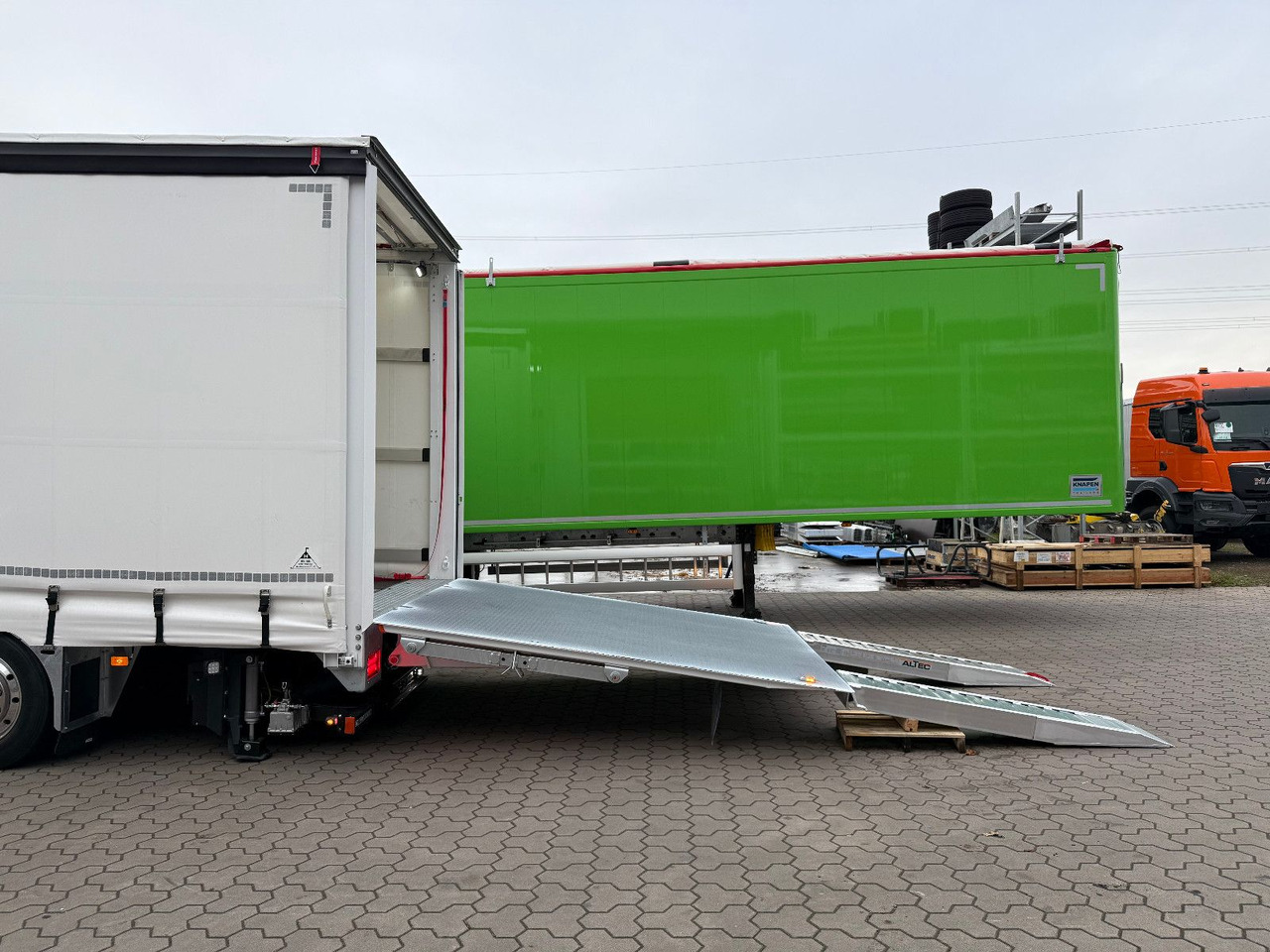 Volvo FH 500 Gabelstaplertransporter LBW 9t Dhollandia - Kamion za vuču: slika Volvo FH 500 Gabelstaplertransporter LBW 9t Dhollandia - Kamion za vuču Volvo FH 500 Gabelstaplertransporter LBW 9t Dhollandia - Kamion za vuču: slika Volvo FH 500 Gabelstaplertransporter LBW 9t Dhollandia - Kamion za vuču