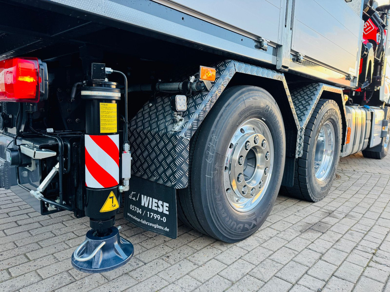 Volvo FH500 6x2 mit Fassi F545 2.27 JIB Winde sofort - Kamion s otvorenim sandukom, Kamion s kranom: slika Volvo FH500 6x2 mit Fassi F545 2.27 JIB Winde sofort - Kamion s otvorenim sandukom, Kamion s kranom Volvo FH500 6x2 mit Fassi F545 2.27 JIB Winde sofort - Kamion s otvorenim sandukom, Kamion s kranom: slika Volvo FH500 6x2 mit Fassi F545 2.27 JIB Winde sofort - Kamion s otvorenim sandukom, Kamion s kranom