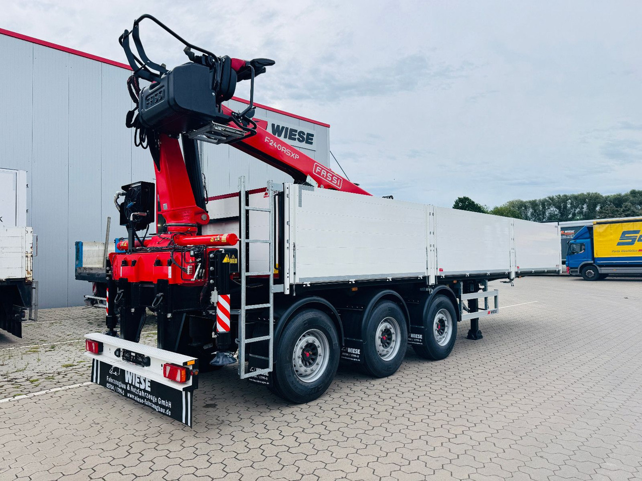 Wiese Baustoffauflieger - Heckkran Kran Fassi - Poluprikolica plato/ Otvoreni sanduk: slika Wiese Baustoffauflieger - Heckkran Kran Fassi - Poluprikolica plato/ Otvoreni sanduk Wiese Baustoffauflieger - Heckkran Kran Fassi - Poluprikolica plato/ Otvoreni sanduk: slika Wiese Baustoffauflieger - Heckkran Kran Fassi - Poluprikolica plato/ Otvoreni sanduk