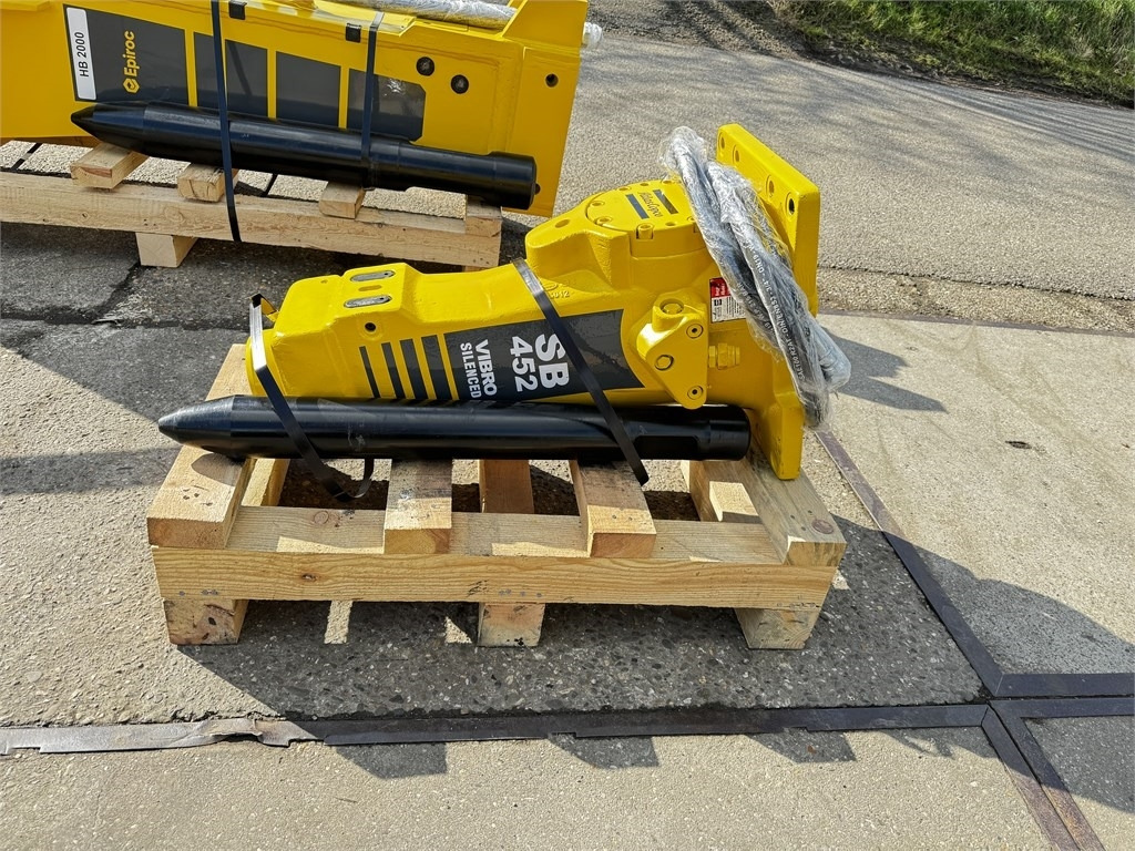 Atlas Copco SB 452 Epiroc SB452 - Hidraulični čekić za Građevinski strojevi: slika Atlas Copco SB 452 Epiroc SB452 - Hidraulični čekić za Građevinski strojevi Atlas Copco SB 452 Epiroc SB452 - Hidraulični čekić za Građevinski strojevi: slika Atlas Copco SB 452 Epiroc SB452 - Hidraulični čekić za Građevinski strojevi