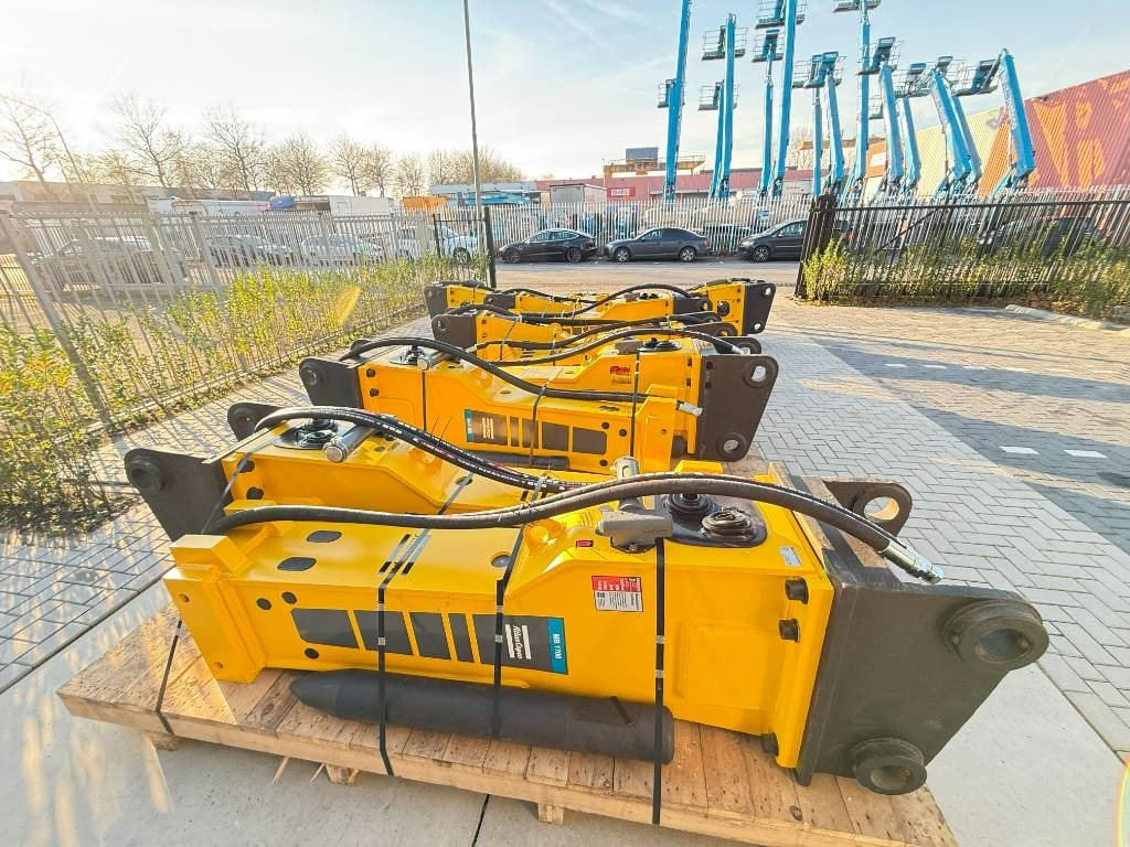 Atlas Copco epiroc MB 1700 Dust MB1700 MB1700DP - Hidraulični čekić za Građevinski strojevi: slika Atlas Copco epiroc MB 1700 Dust MB1700 MB1700DP - Hidraulični čekić za Građevinski strojevi Atlas Copco epiroc MB 1700 Dust MB1700 MB1700DP - Hidraulični čekić za Građevinski strojevi: slika Atlas Copco epiroc MB 1700 Dust MB1700 MB1700DP - Hidraulični čekić za Građevinski strojevi
