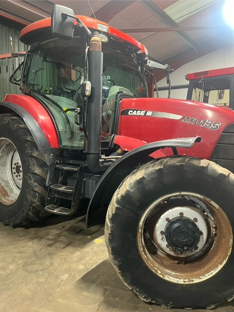 CASE IH MXU 135 - Traktor: slika CASE IH MXU 135 - Traktor CASE IH MXU 135 - Traktor: slika CASE IH MXU 135 - Traktor