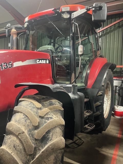 CASE IH MXU 135 - Traktor: slika CASE IH MXU 135 - Traktor CASE IH MXU 135 - Traktor: slika CASE IH MXU 135 - Traktor