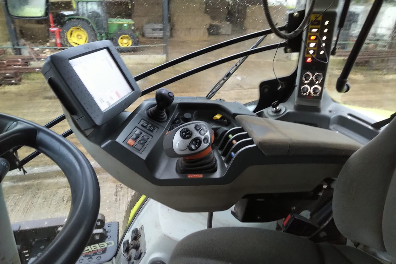 CLAAS AXION 850 - Traktor: slika CLAAS AXION 850 - Traktor CLAAS AXION 850 - Traktor: slika CLAAS AXION 850 - Traktor