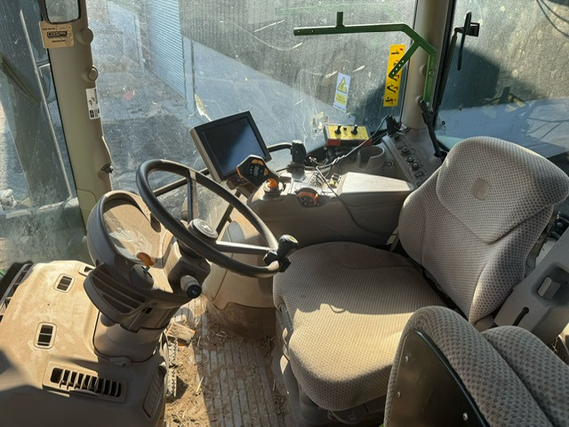 JOHN DEERE 6215R - Traktor: slika JOHN DEERE 6215R - Traktor JOHN DEERE 6215R - Traktor: slika JOHN DEERE 6215R - Traktor